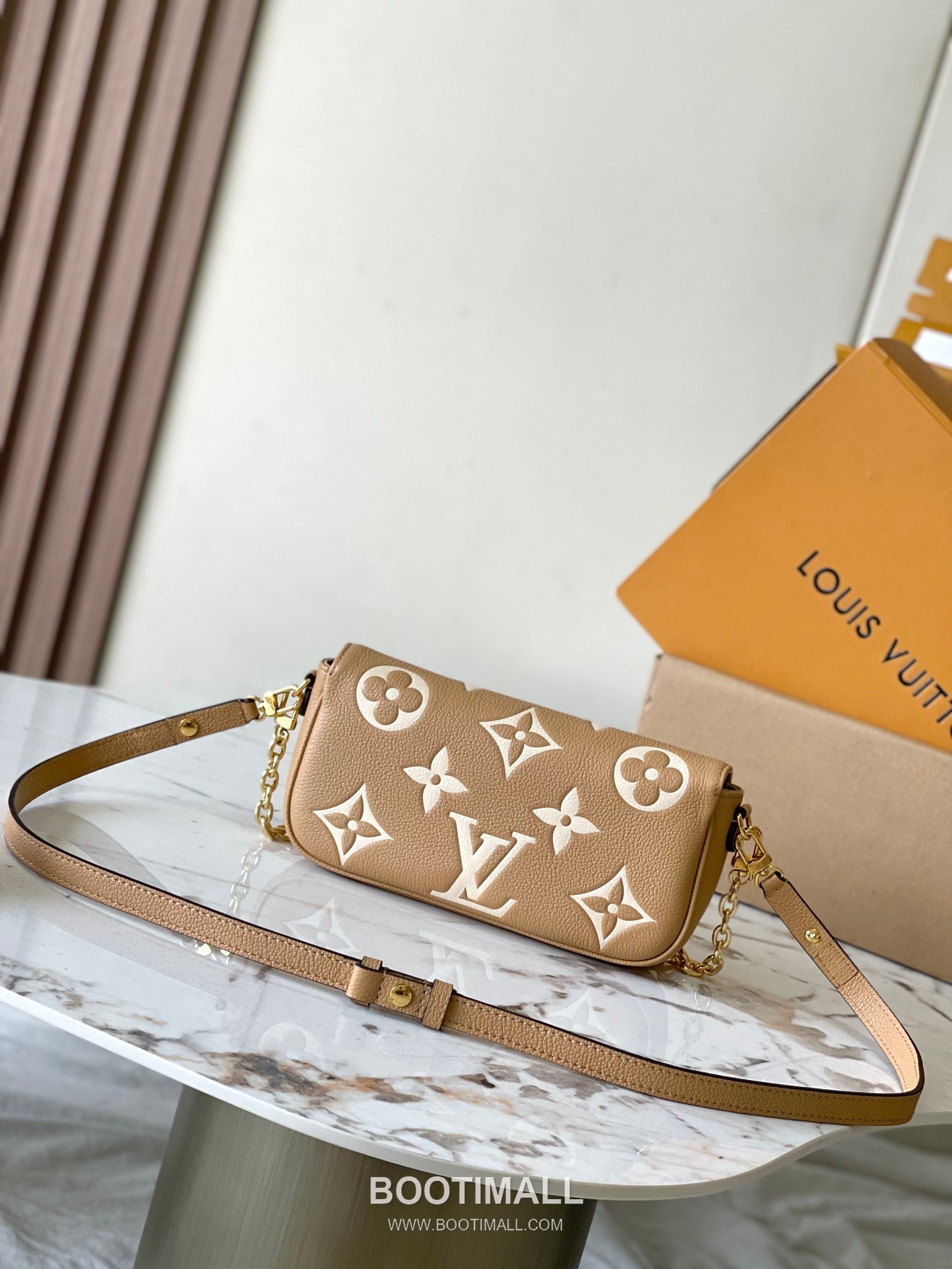 Louis Vuitton Wallet On Chain Monogram Empreinte Leather Crossbody Clutch Bag with Chain Strap Detail 루이비통 월렛 온 체인 모노그램 앙프렝뜨 크로스바디 클러치백 체인스트랩 M12758 23.5cm 9