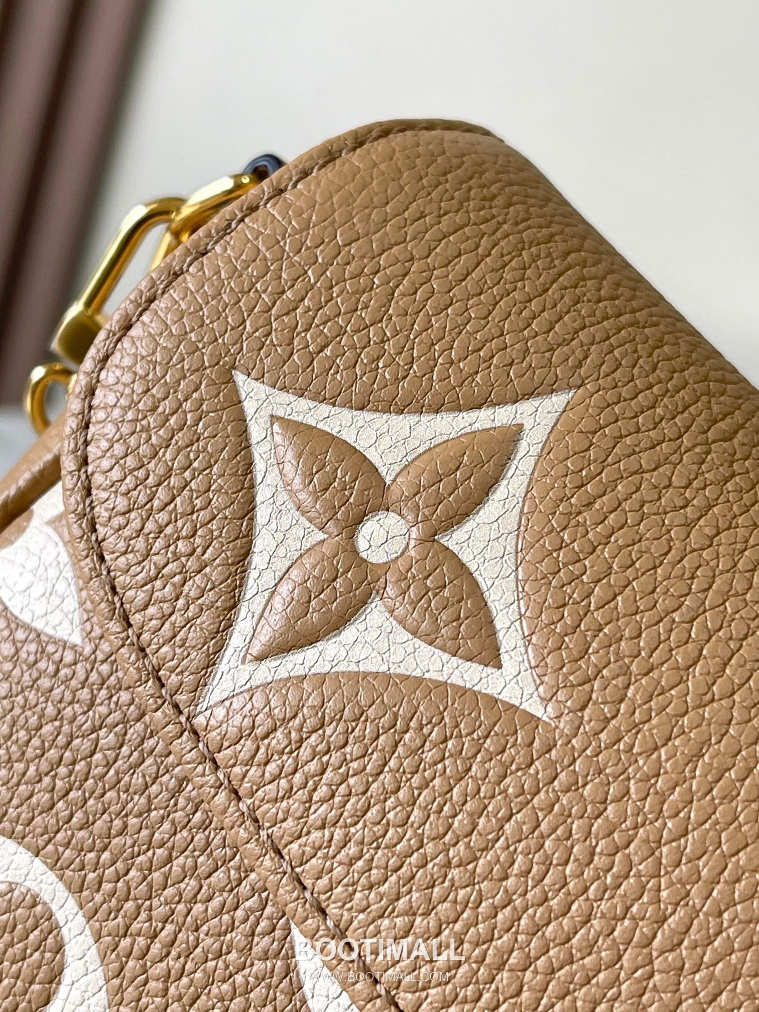 Louis Vuitton Wallet On Chain Monogram Empreinte Leather Crossbody Clutch Bag with Chain Strap Detail 루이비통 월렛 온 체인 모노그램 앙프렝뜨 크로스바디 클러치백 체인스트랩 M12758 23.5cm 11