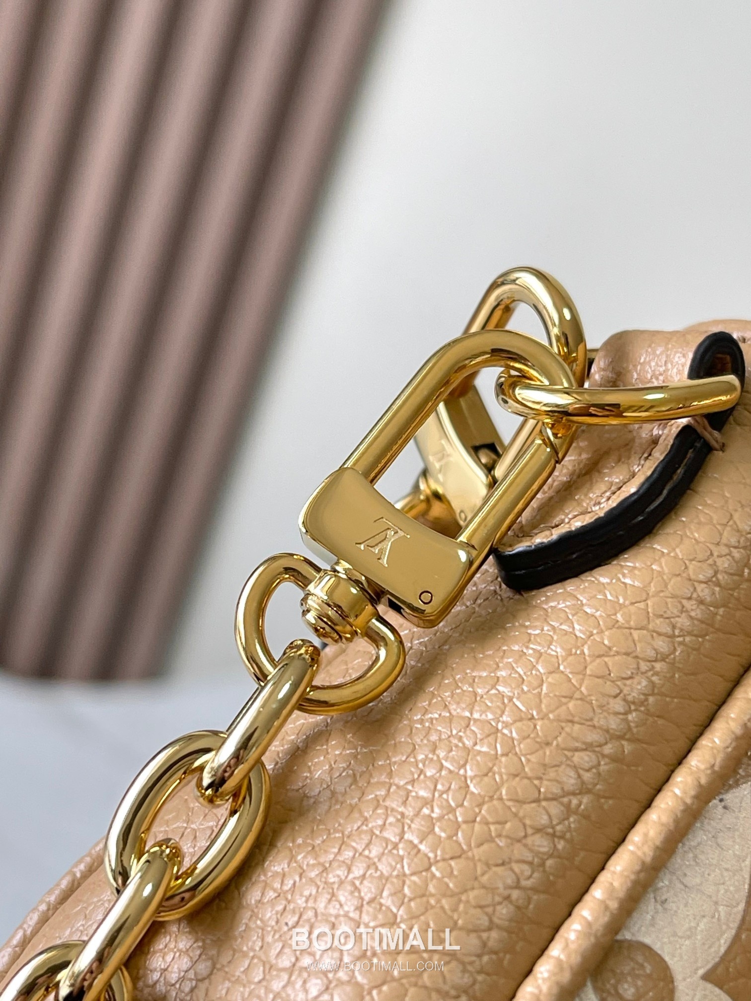 Louis Vuitton Wallet On Chain Monogram Empreinte Leather Crossbody Clutch Bag with Chain Strap Detail 루이비통 월렛 온 체인 모노그램 앙프렝뜨 크로스바디 클러치백 체인스트랩 M12758 23.5cm 12