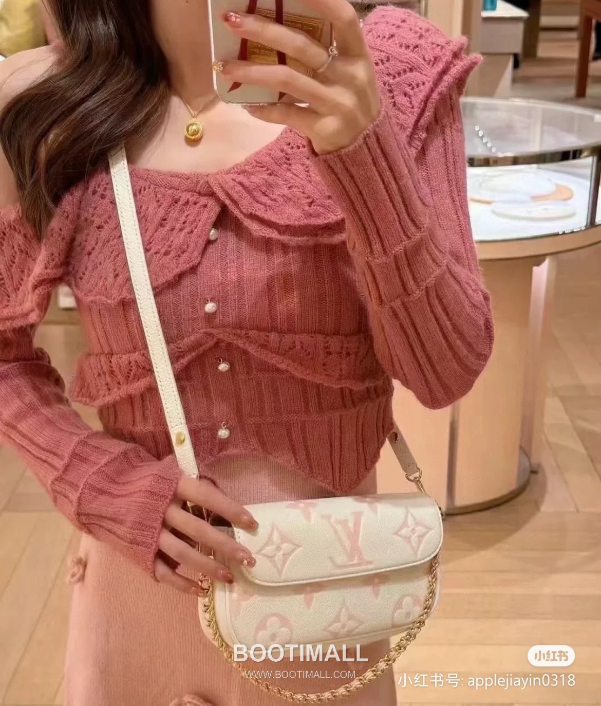 Louis Vuitton Wallet On Chain Monogram Empreinte Leather Crossbody Clutch Bag with Chain Strap Detail 루이비통 월렛 온 체인 모노그램 앙프렝뜨 크로스바디 클러치백 체인스트랩 M83026 23.5cm 2