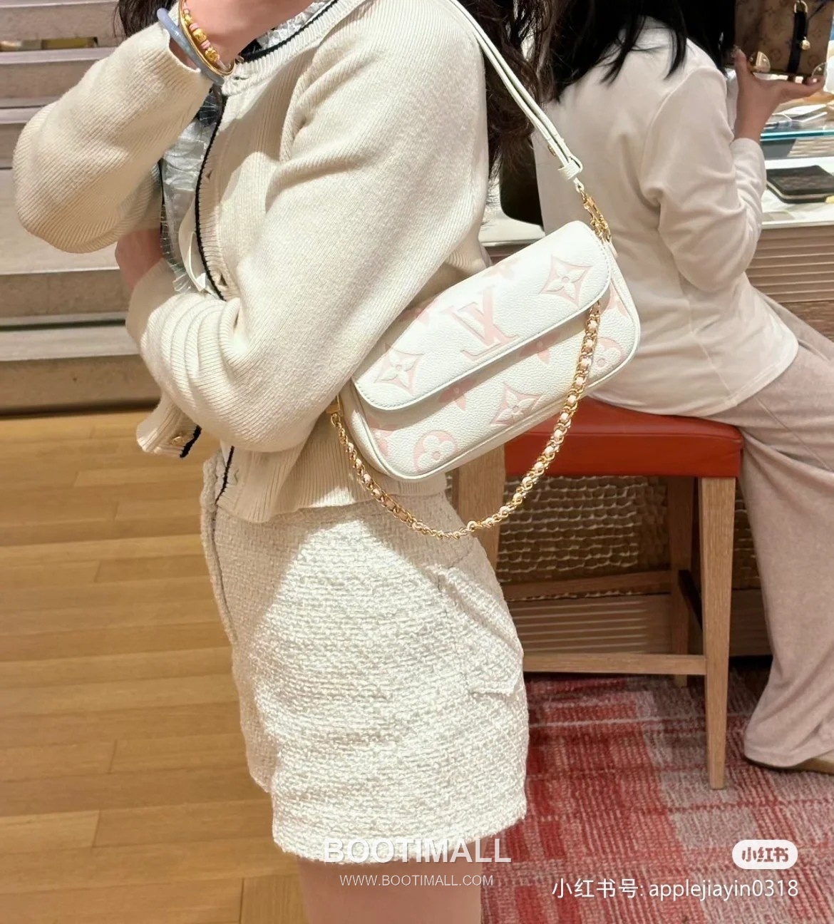 Louis Vuitton Wallet On Chain Monogram Empreinte Leather Crossbody Clutch Bag with Chain Strap Detail 루이비통 월렛 온 체인 모노그램 앙프렝뜨 크로스바디 클러치백 체인스트랩 M83026 23.5cm 4