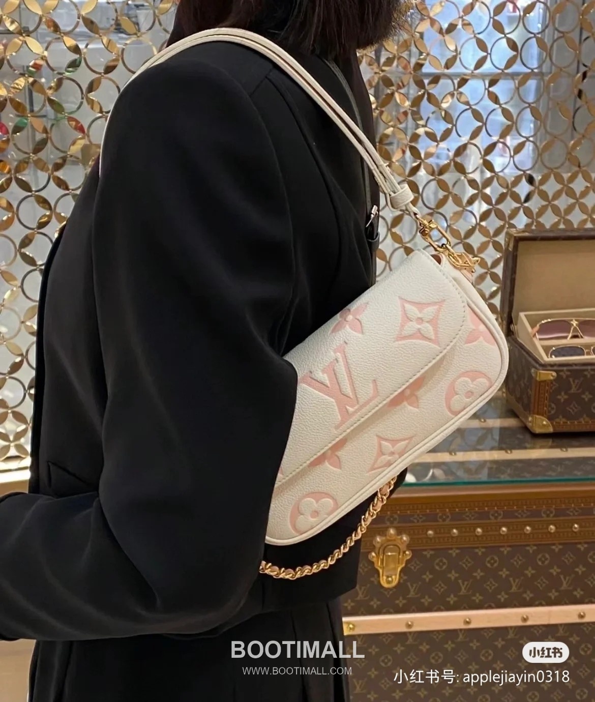 Louis Vuitton Wallet On Chain Monogram Empreinte Leather Crossbody Clutch Bag with Chain Strap Detail 루이비통 월렛 온 체인 모노그램 앙프렝뜨 크로스바디 클러치백 체인스트랩 M83026 23.5cm 6