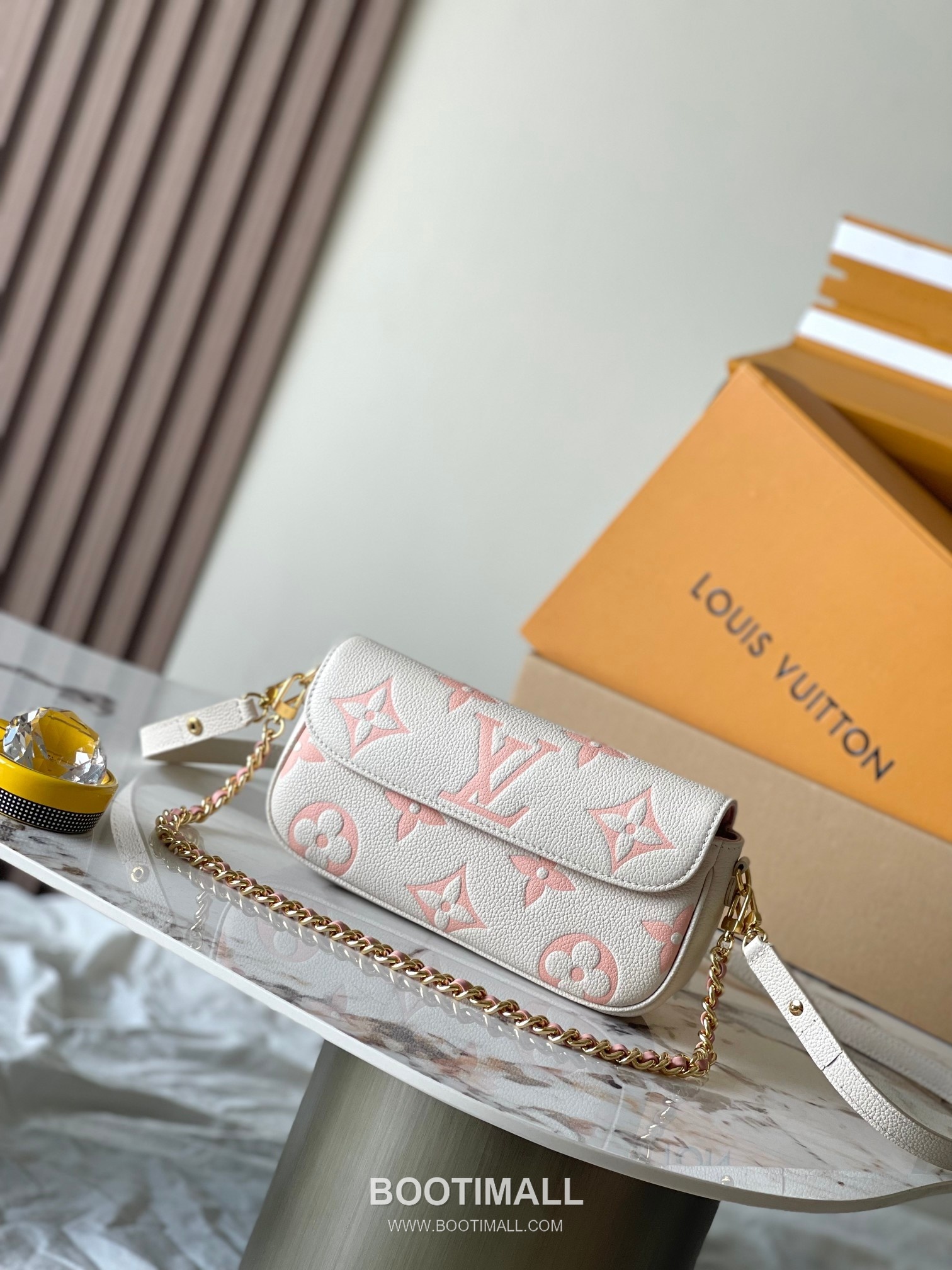 Louis Vuitton Wallet On Chain Monogram Empreinte Leather Crossbody Clutch Bag with Chain Strap Detail 루이비통 월렛 온 체인 모노그램 앙프렝뜨 크로스바디 클러치백 체인스트랩 M83026 23.5cm 8