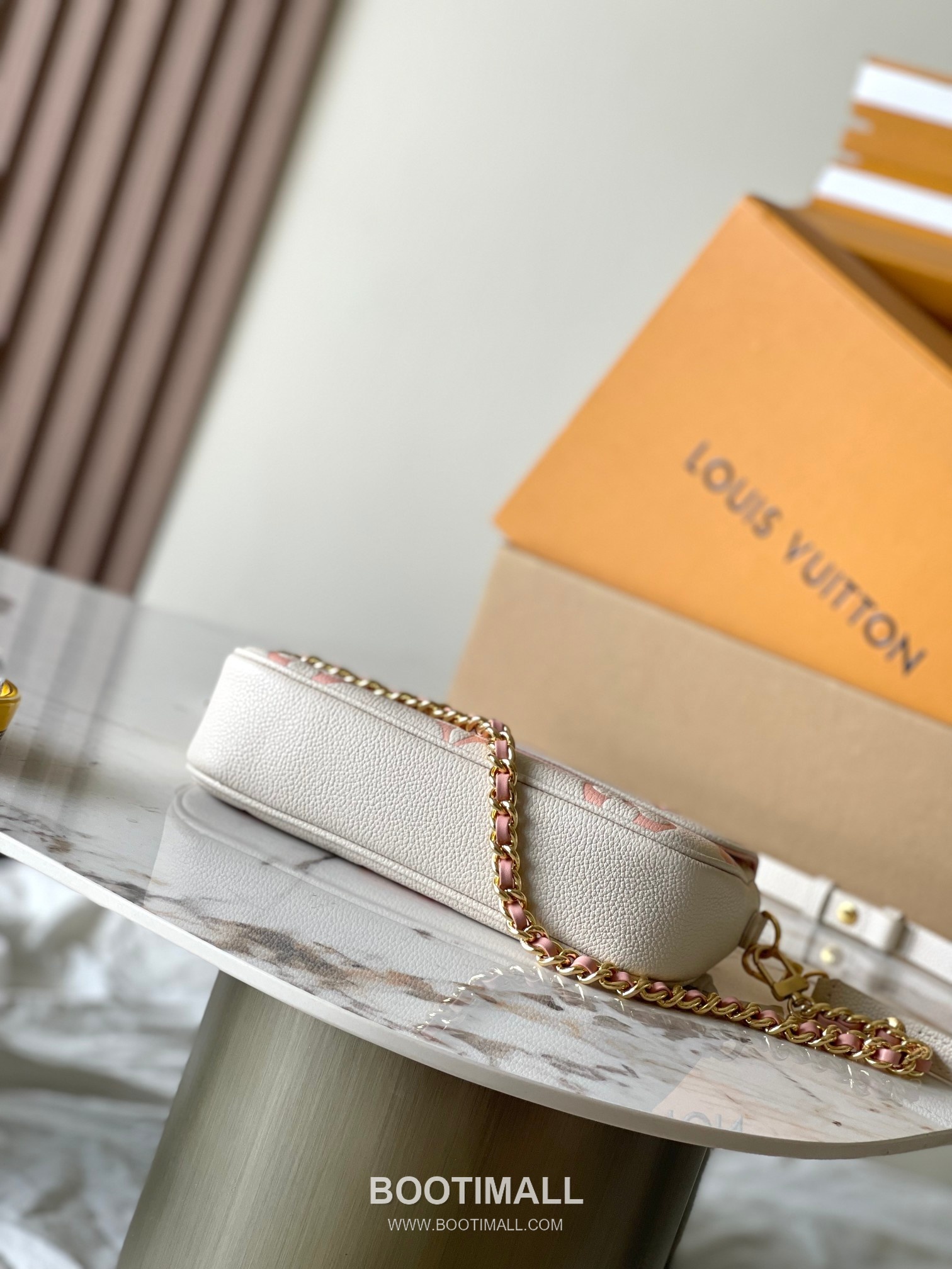 Louis Vuitton Wallet On Chain Monogram Empreinte Leather Crossbody Clutch Bag with Chain Strap Detail 루이비통 월렛 온 체인 모노그램 앙프렝뜨 크로스바디 클러치백 체인스트랩 M83026 23.5cm 11