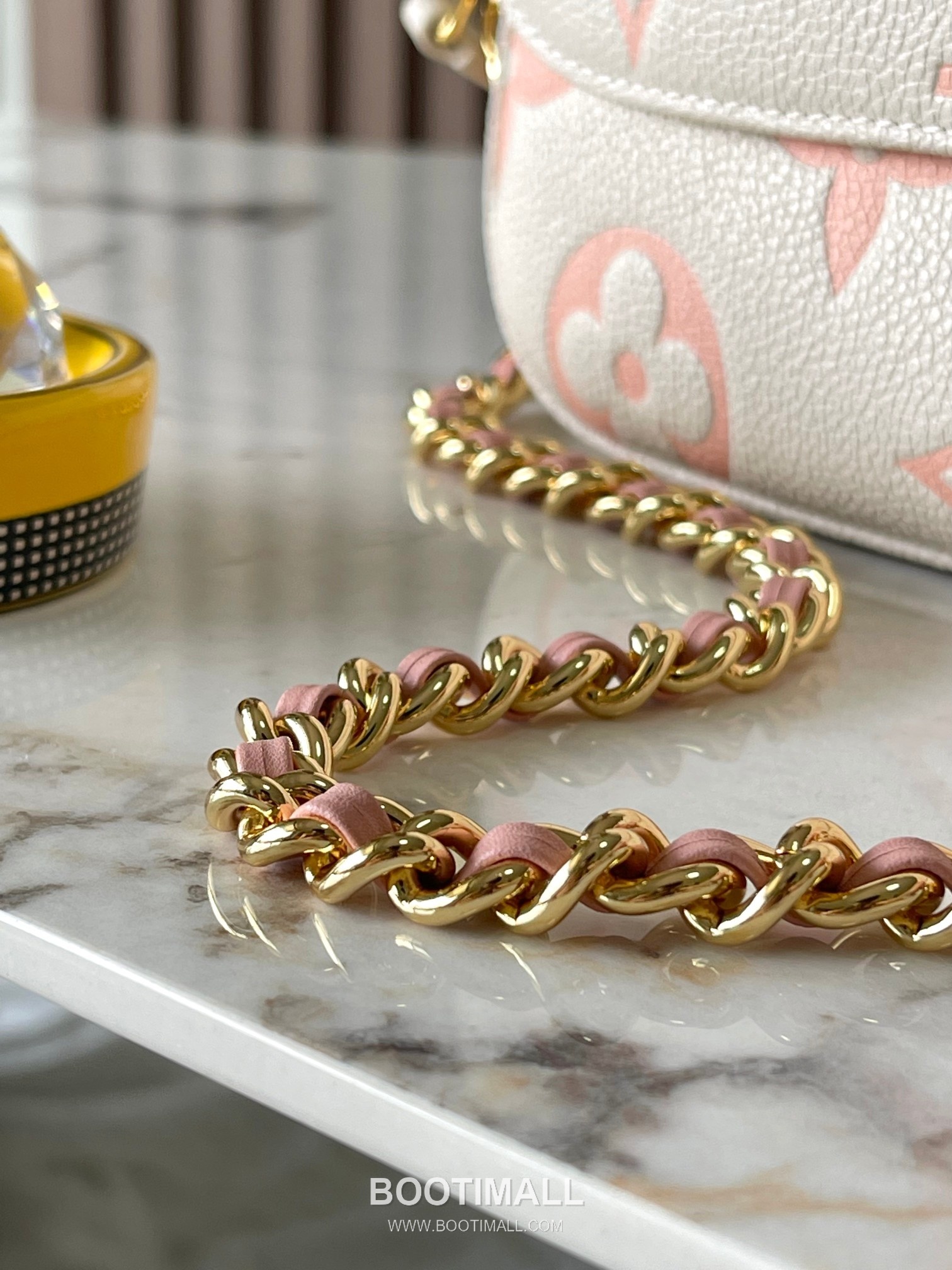 Louis Vuitton Wallet On Chain Monogram Empreinte Leather Crossbody Clutch Bag with Chain Strap Detail 루이비통 월렛 온 체인 모노그램 앙프렝뜨 크로스바디 클러치백 체인스트랩 M83026 23.5cm 14