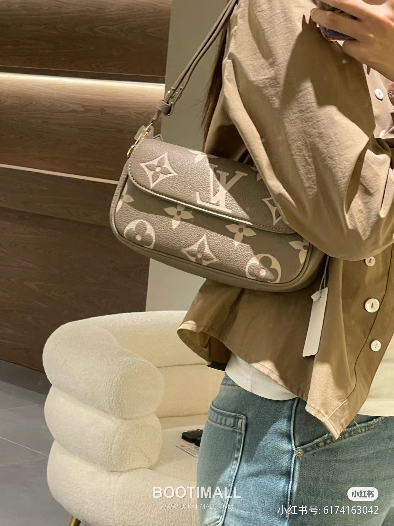 Louis Vuitton Wallet On Chain Monogram Empreinte Leather Crossbody Clutch Bag with Chain Strap Detail 루이비통 월렛 온 체인 모노그램 앙프렝뜨 크로스바디 클러치백 체인스트랩 M82211 23.5cm 5