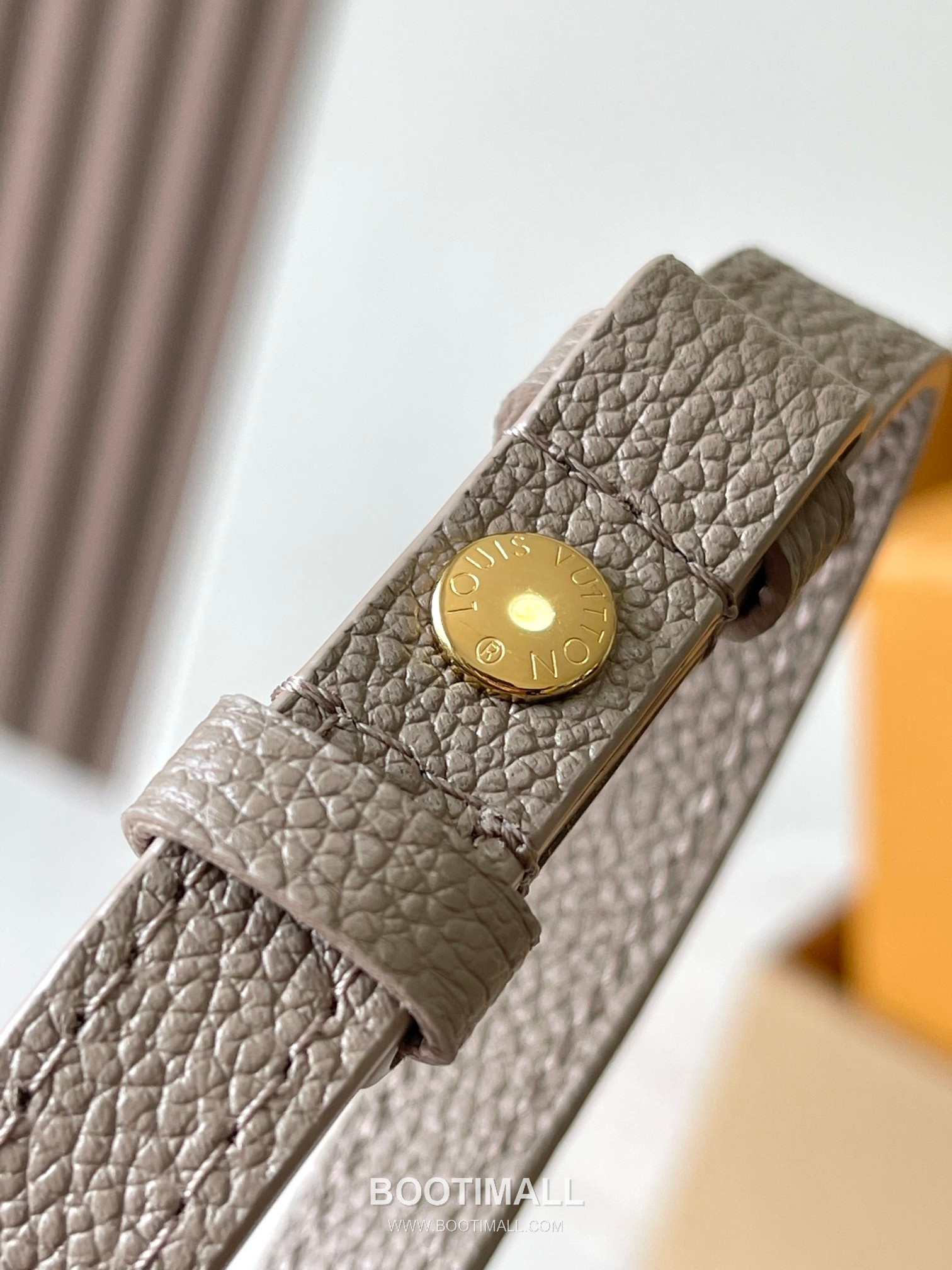 Louis Vuitton Wallet On Chain Monogram Empreinte Leather Crossbody Clutch Bag with Chain Strap Detail 루이비통 월렛 온 체인 모노그램 앙프렝뜨 크로스바디 클러치백 체인스트랩 M82211 23.5cm 17