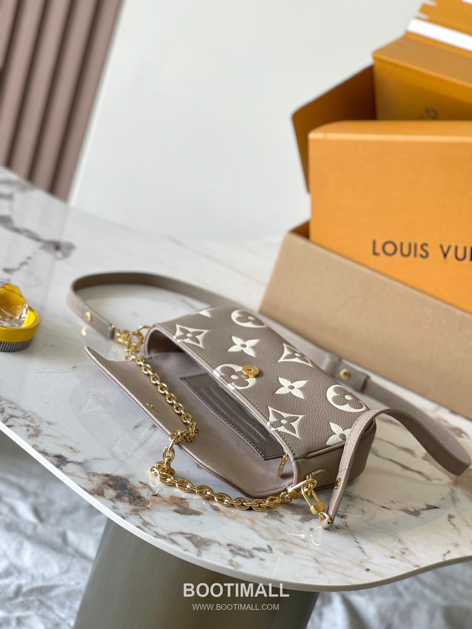 Louis Vuitton Wallet On Chain Monogram Empreinte Leather Crossbody Clutch Bag with Chain Strap Detail 루이비통 월렛 온 체인 모노그램 앙프렝뜨 크로스바디 클러치백 체인스트랩 M82211 23.5cm 19