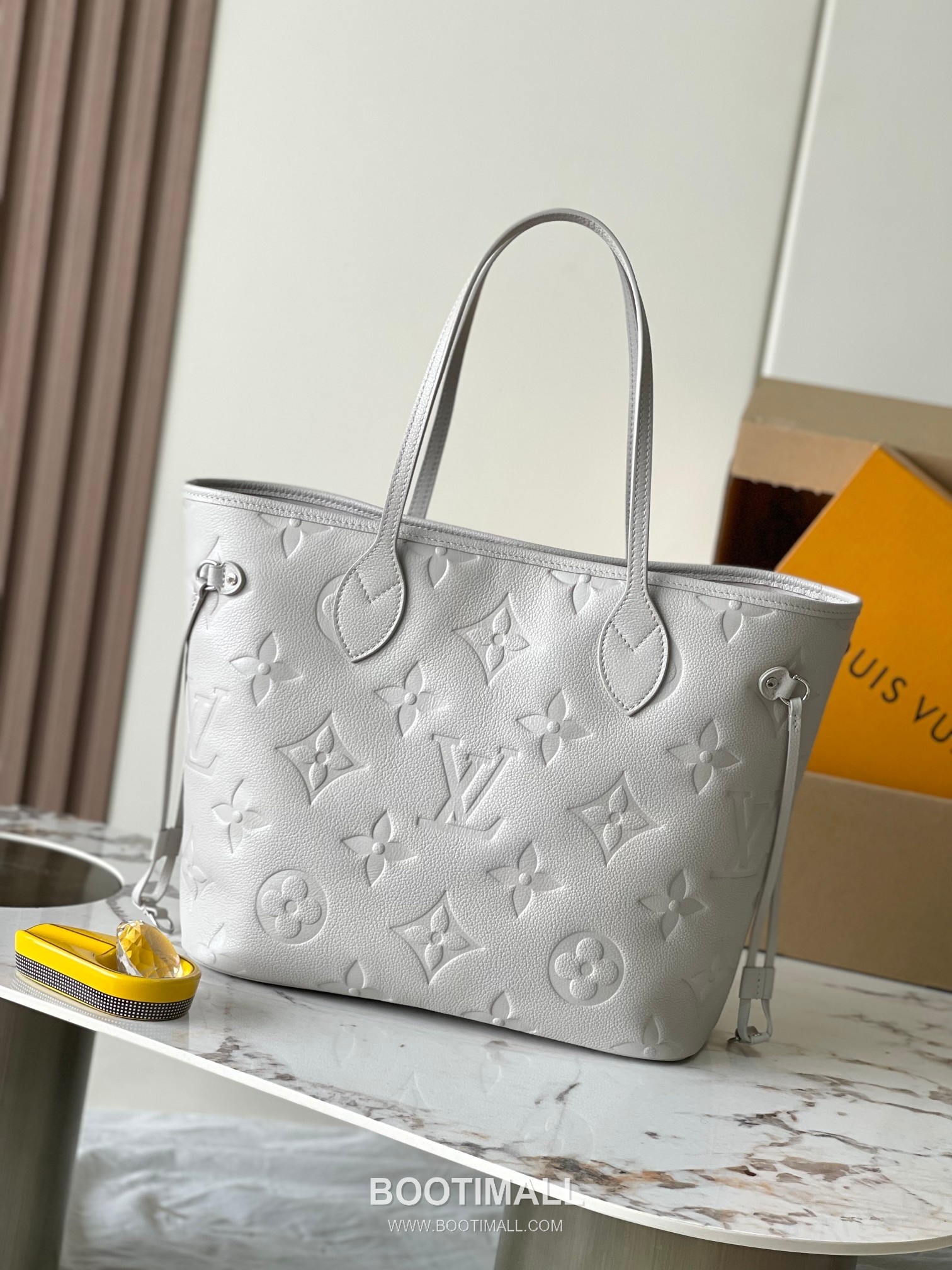 Louis Vuitton Neverfull MM Monogram Empreinte Cowhide Leather Tote Bag with Side Lace Detail 루이비통 네버풀 MM 모노그램 앙프렝뜨 카우하이드 토트백 사이드레이스 M13758 28cm 6