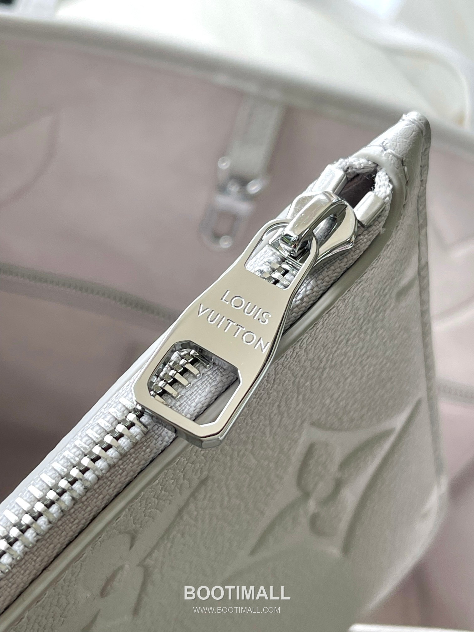 Louis Vuitton Neverfull MM Monogram Empreinte Cowhide Leather Tote Bag with Side Lace Detail 루이비통 네버풀 MM 모노그램 앙프렝뜨 카우하이드 토트백 사이드레이스 M13758 28cm 9