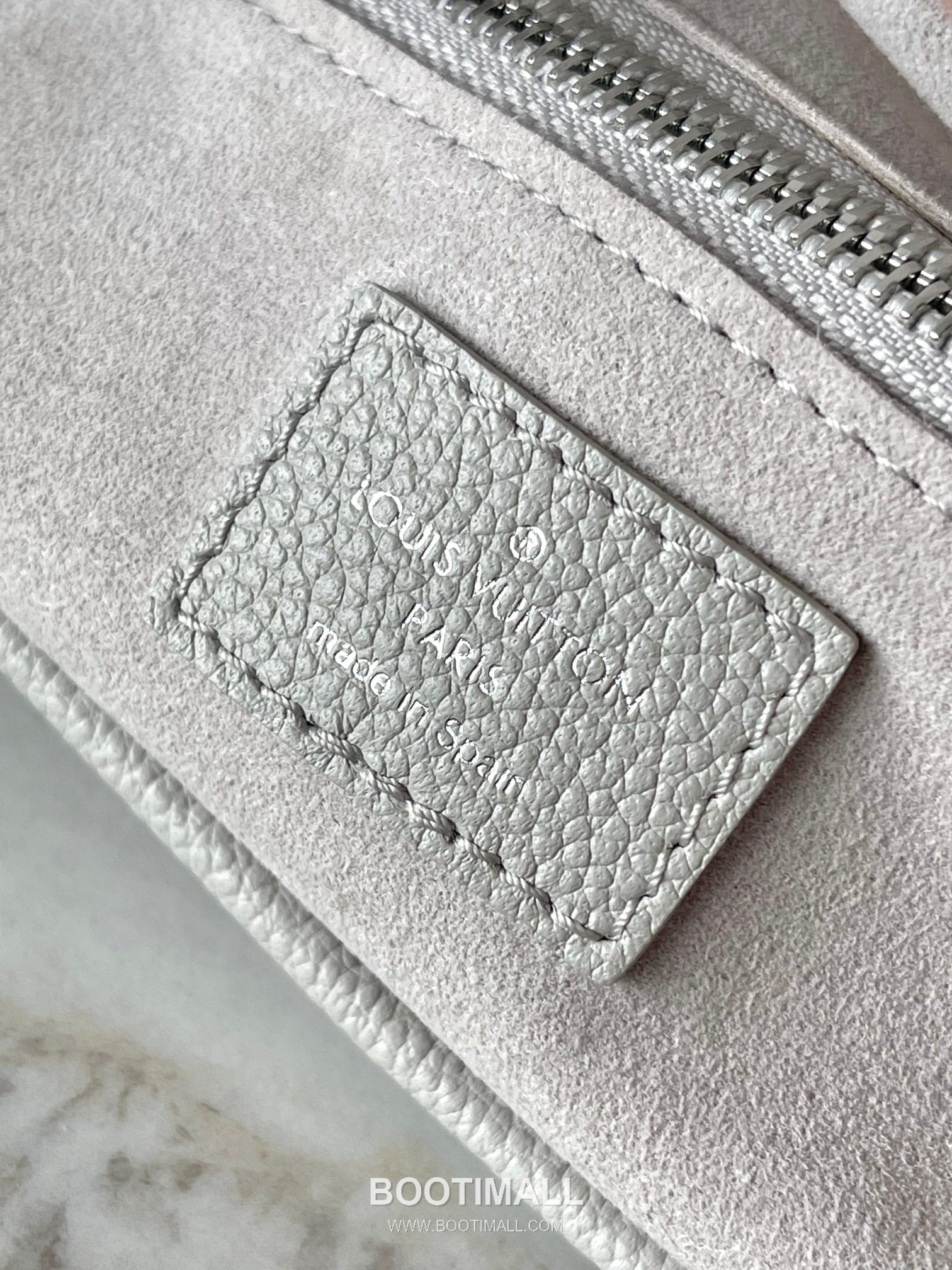 Louis Vuitton Neverfull MM Monogram Empreinte Cowhide Leather Tote Bag with Side Lace Detail 루이비통 네버풀 MM 모노그램 앙프렝뜨 카우하이드 토트백 사이드레이스 M13758 28cm 10