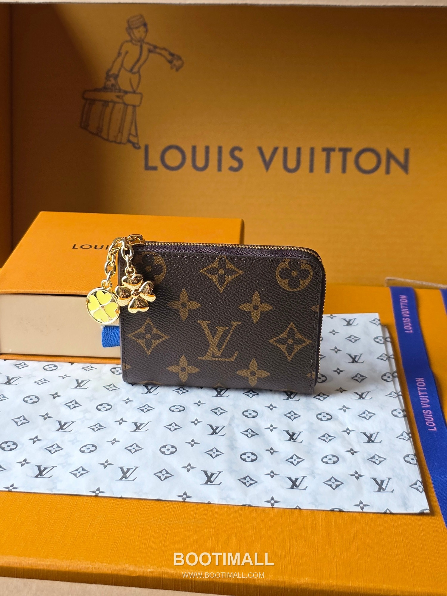 Louis Vuitton Noa Monogram Canvas Leather Zip Around Short Wallet with Contrast Lining Detail 루이비통 노아 모노그램 캔버스 반지갑 지퍼어라운드 M27769 11cm 1