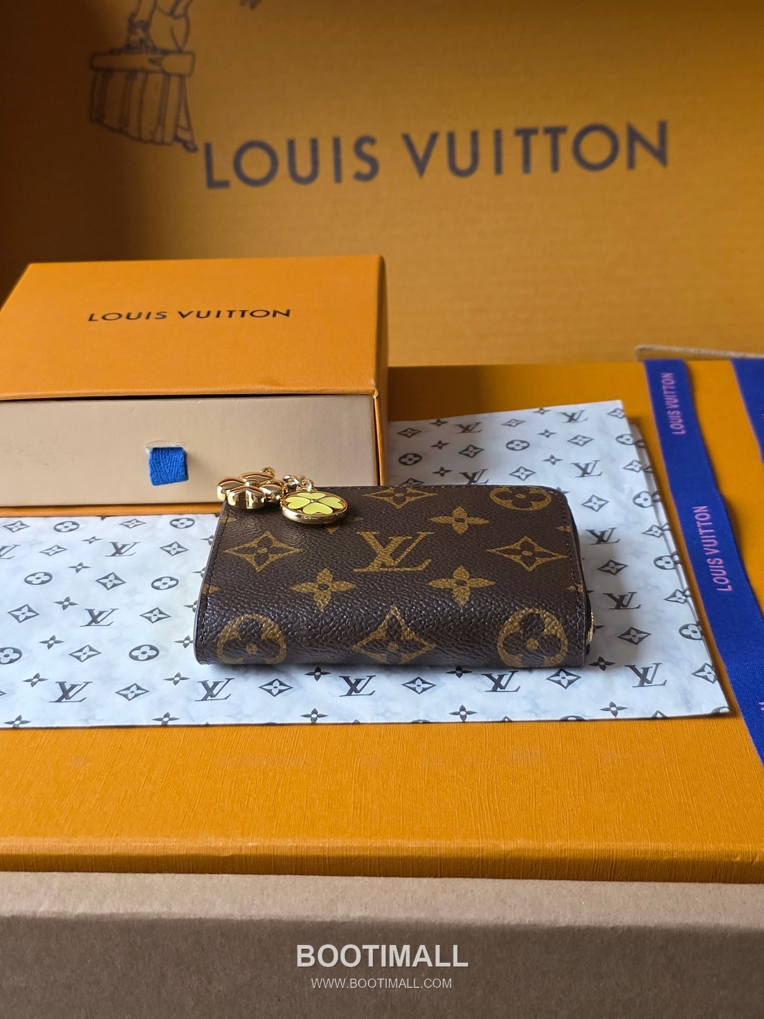 Louis Vuitton Noa Monogram Canvas Leather Zip Around Short Wallet with Contrast Lining Detail 루이비통 노아 모노그램 캔버스 반지갑 지퍼어라운드 M27769 11cm 3