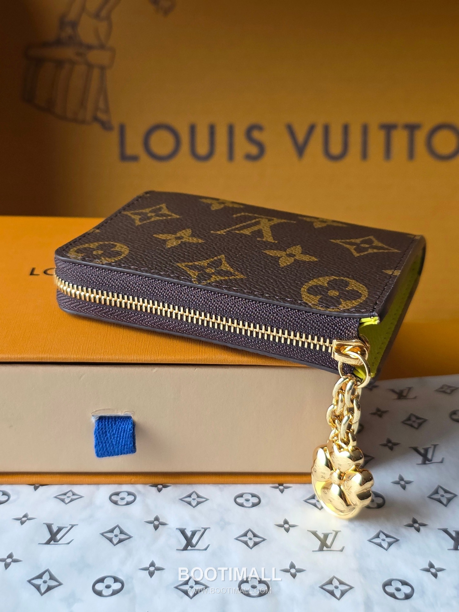 Louis Vuitton Noa Monogram Canvas Leather Zip Around Short Wallet with Contrast Lining Detail 루이비통 노아 모노그램 캔버스 반지갑 지퍼어라운드 M27769 11cm 4