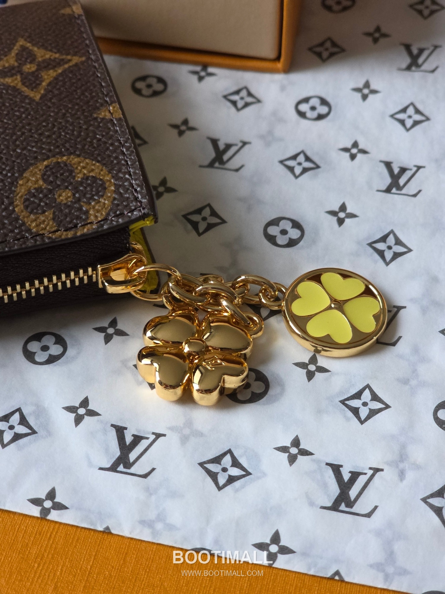 Louis Vuitton Noa Monogram Canvas Leather Zip Around Short Wallet with Contrast Lining Detail 루이비통 노아 모노그램 캔버스 반지갑 지퍼어라운드 M27769 11cm 6