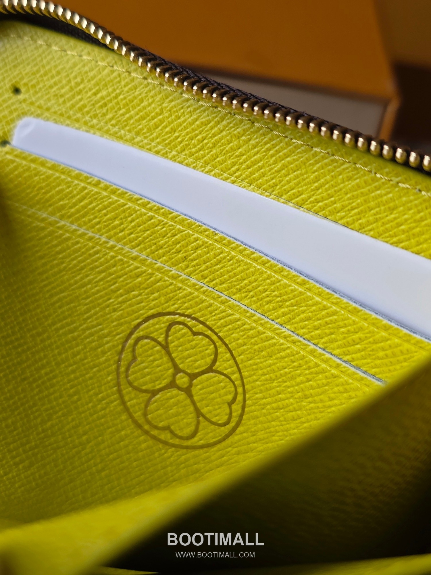 Louis Vuitton Noa Monogram Canvas Leather Zip Around Short Wallet with Contrast Lining Detail 루이비통 노아 모노그램 캔버스 반지갑 지퍼어라운드 M27769 11cm 9