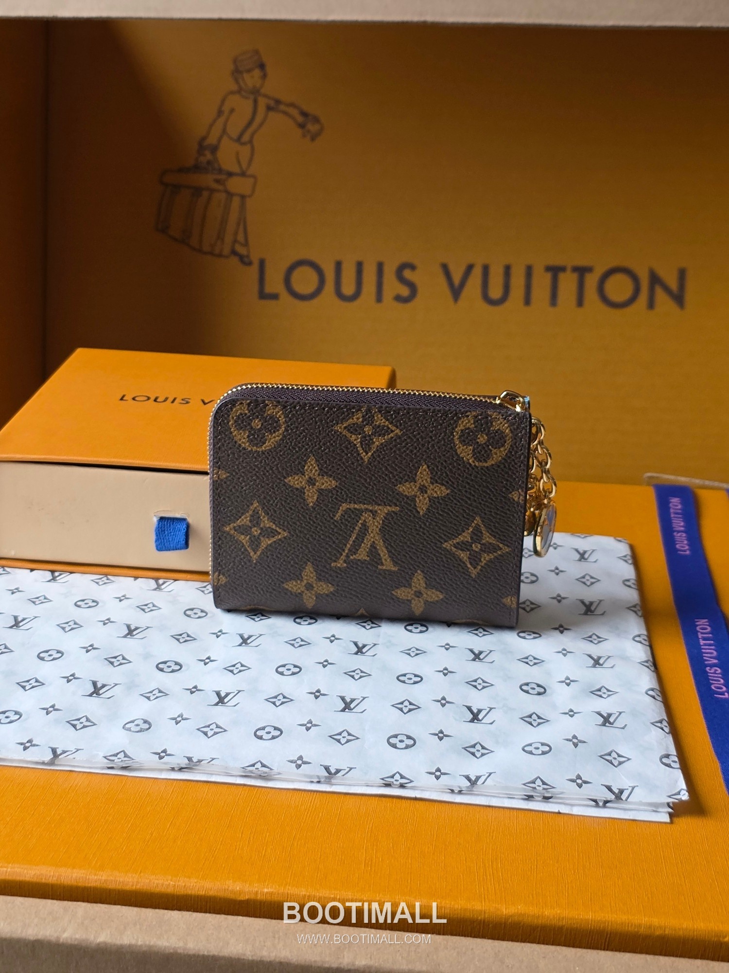 Louis Vuitton Noa Monogram Canvas Leather Zip Around Short Wallet with Contrast Lining Detail 루이비통 노아 모노그램 캔버스 반지갑 지퍼어라운드 M27768 11cm 2