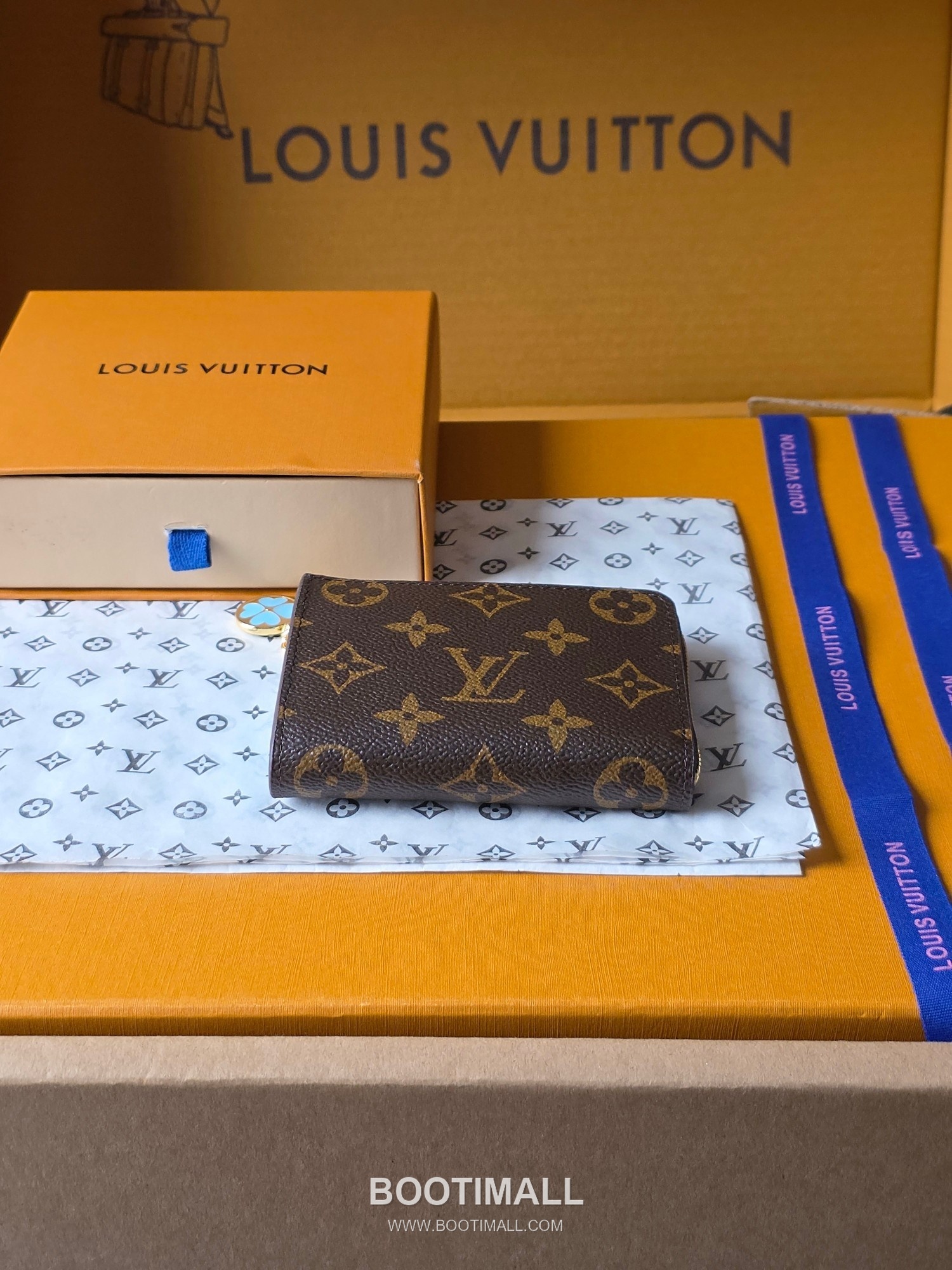 Louis Vuitton Noa Monogram Canvas Leather Zip Around Short Wallet with Contrast Lining Detail 루이비통 노아 모노그램 캔버스 반지갑 지퍼어라운드 M27768 11cm 3