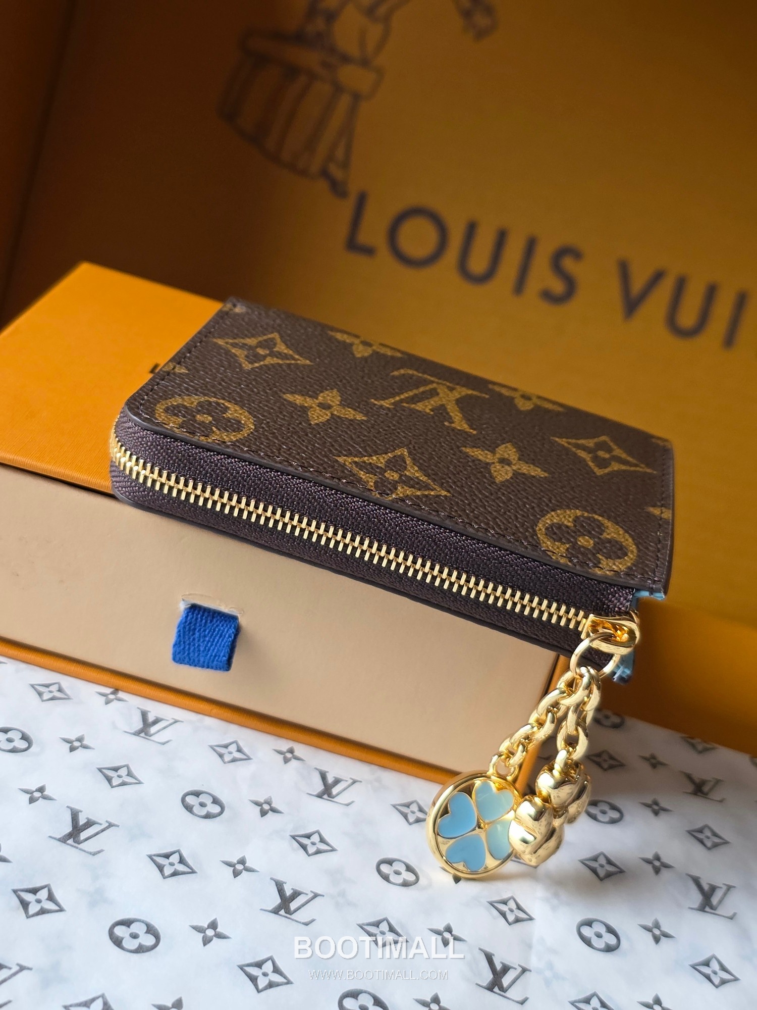 Louis Vuitton Noa Monogram Canvas Leather Zip Around Short Wallet with Contrast Lining Detail 루이비통 노아 모노그램 캔버스 반지갑 지퍼어라운드 M27768 11cm 4