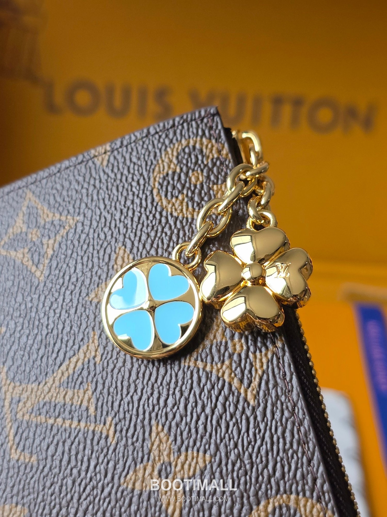 Louis Vuitton Noa Monogram Canvas Leather Zip Around Short Wallet with Contrast Lining Detail 루이비통 노아 모노그램 캔버스 반지갑 지퍼어라운드 M27768 11cm 6