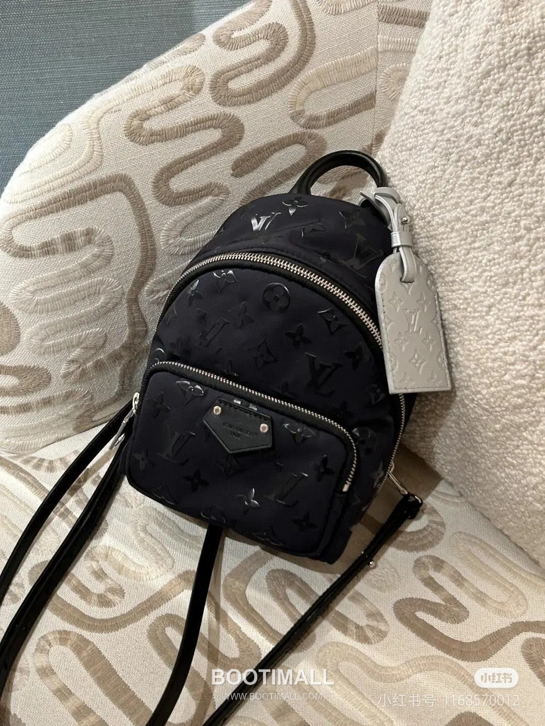 Louis Vuitton Palm Springs Mini Nylon Backpack with Front Zip Pocket Detail 루이비통 팜스프링스 미니 나일론 백팩 프론트지퍼 M11780 17cm 2