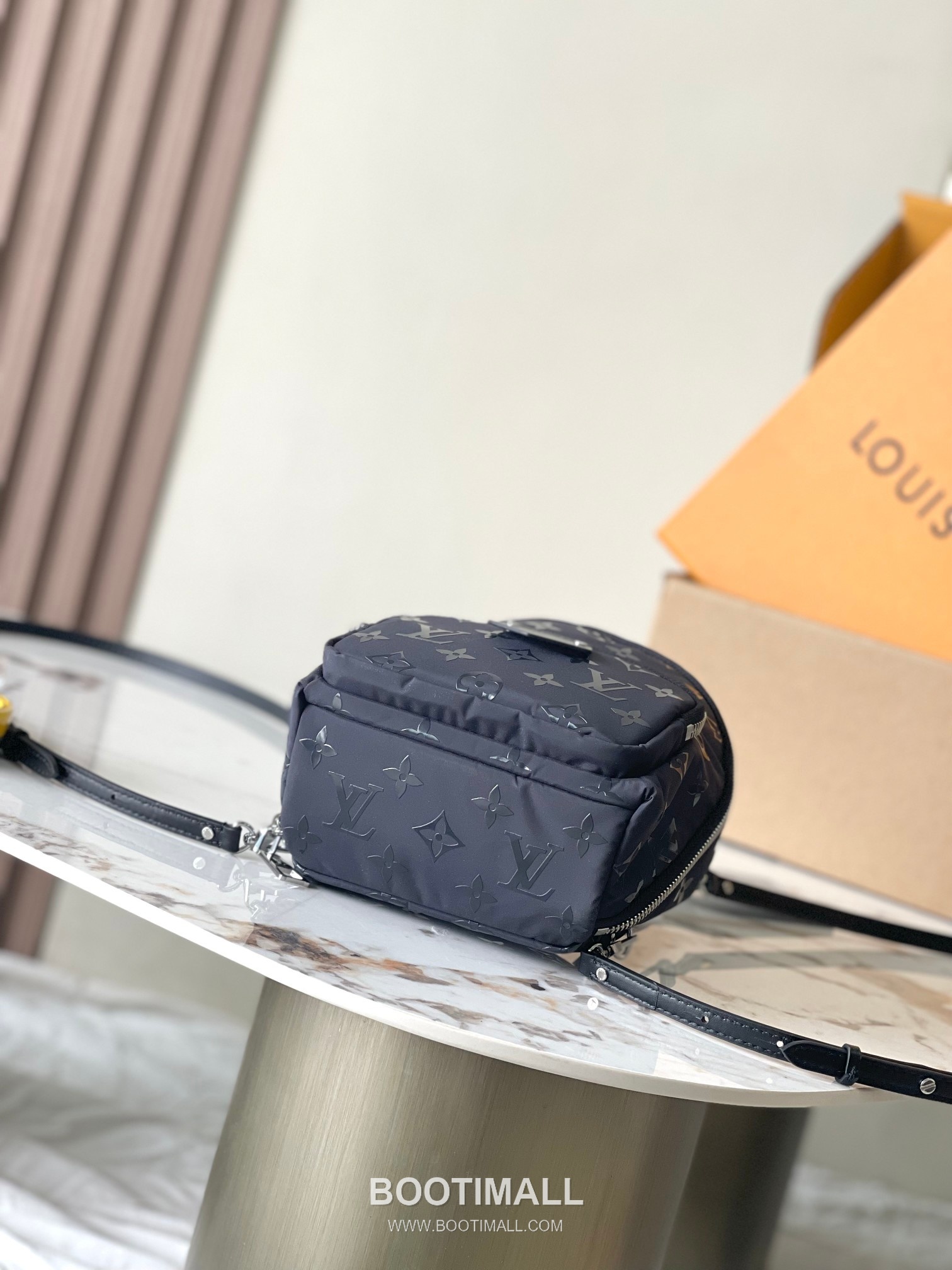 Louis Vuitton Palm Springs Mini Nylon Backpack with Front Zip Pocket Detail 루이비통 팜스프링스 미니 나일론 백팩 프론트지퍼 M11780 17cm 10