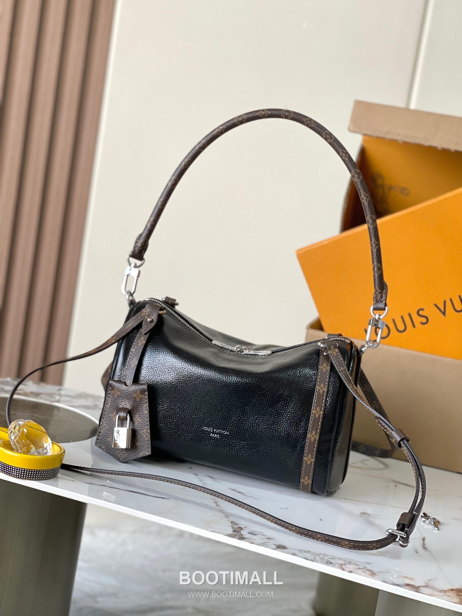 Louis Vuitton Express Small Cowhide Leather Top Handle Tote Bag with Zip Closure Detail 루이비통 익스프레스 스몰 카우하이드 레더 토트백 지퍼클로저 M27920 17cm 9