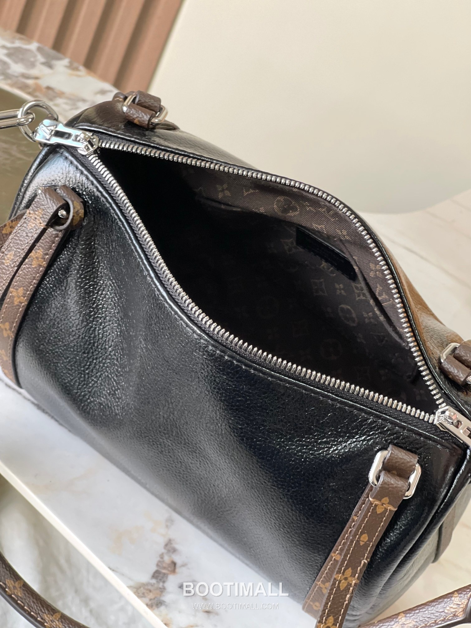 Louis Vuitton Express Small Cowhide Leather Top Handle Tote Bag with Zip Closure Detail 루이비통 익스프레스 스몰 카우하이드 레더 토트백 지퍼클로저 M27920 17cm 16