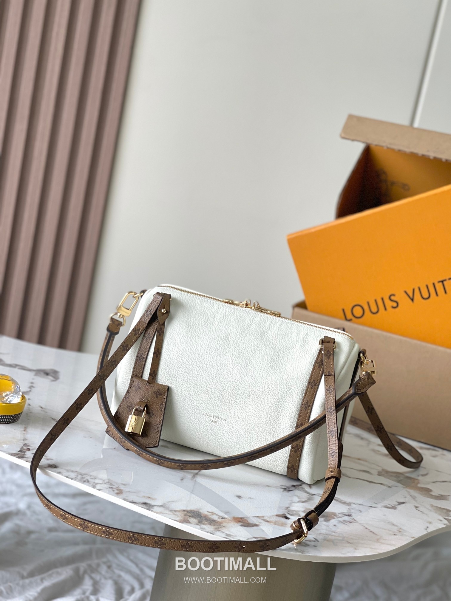 Louis Vuitton Express Small Cowhide Leather Top Handle Tote Bag with Zip Closure Detail 루이비통 익스프레스 스몰 카우하이드 레더 토트백 지퍼클로저 M29392 17cm 1