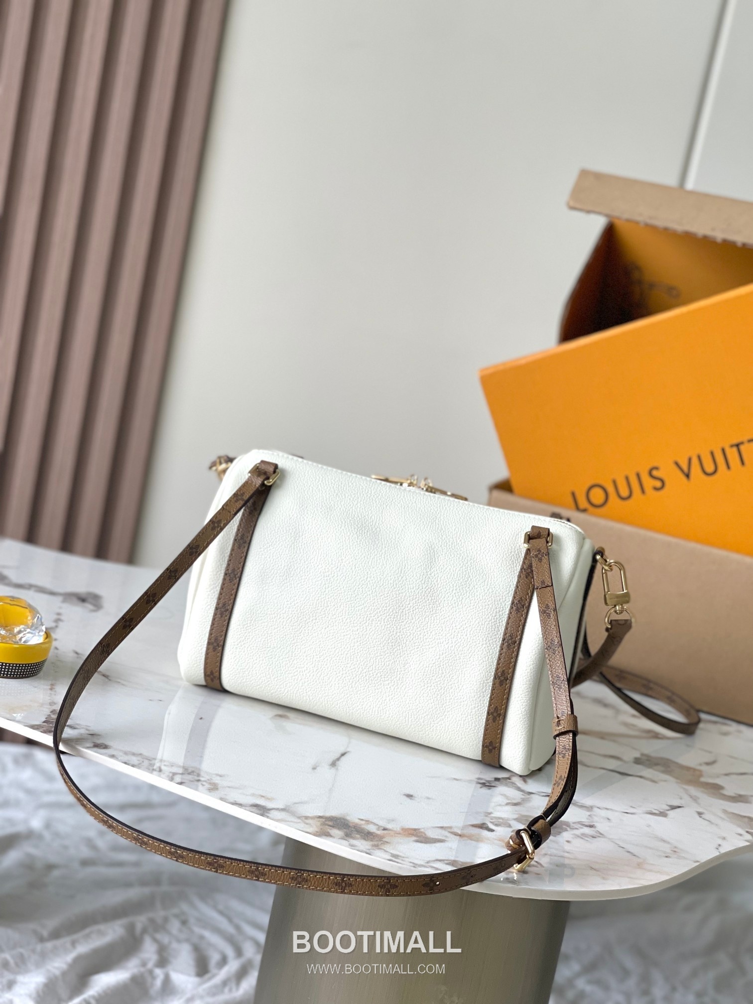 Louis Vuitton Express Small Cowhide Leather Top Handle Tote Bag with Zip Closure Detail 루이비통 익스프레스 스몰 카우하이드 레더 토트백 지퍼클로저 M29392 17cm 3