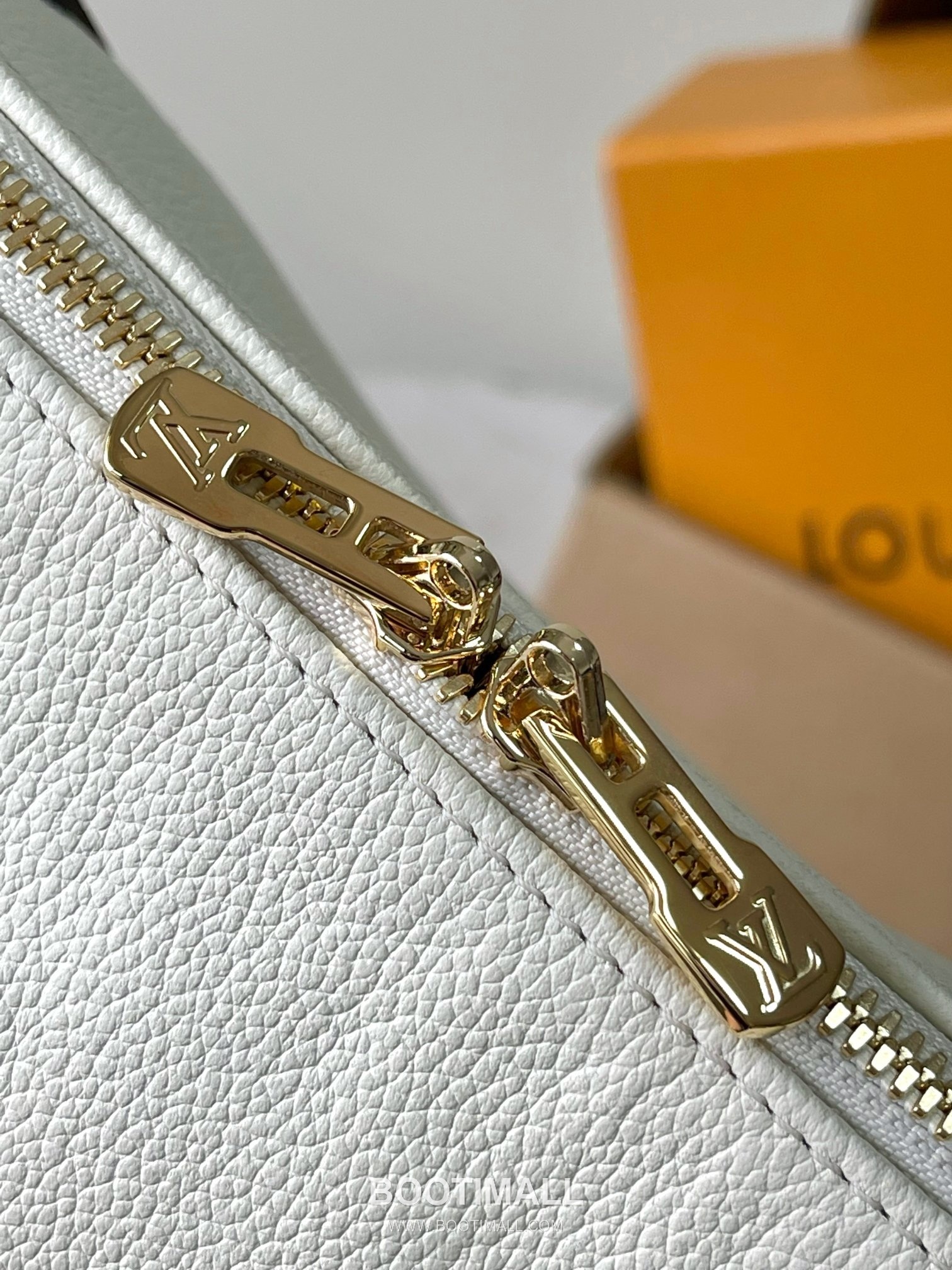 Louis Vuitton Express Small Cowhide Leather Top Handle Tote Bag with Zip Closure Detail 루이비통 익스프레스 스몰 카우하이드 레더 토트백 지퍼클로저 M29392 17cm 6