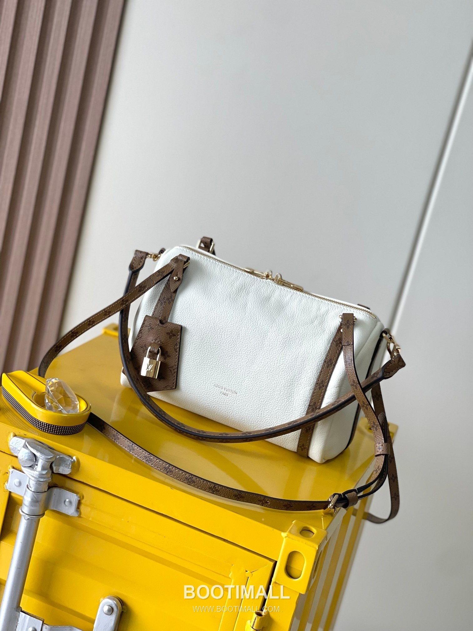 Louis Vuitton Express Small Cowhide Leather Top Handle Tote Bag with Zip Closure Detail 루이비통 익스프레스 스몰 카우하이드 레더 토트백 지퍼클로저 M29392 17cm 10