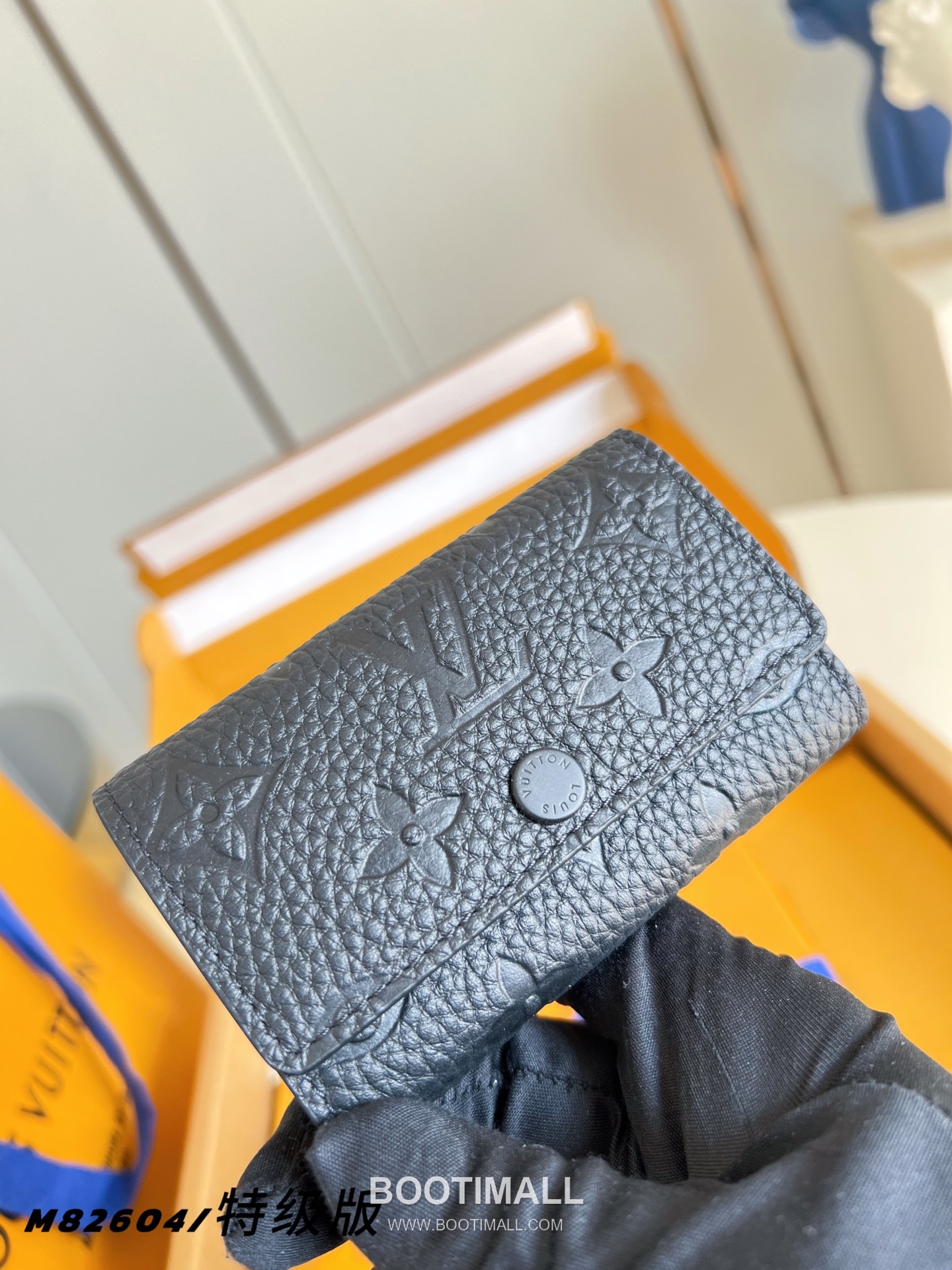 Louis Vuitton Key Pouch Taurillon Leather Key Holder Wallet with Snap Button Detail 루이비통 키 파우치 토리옹 레더 키홀더 스냅버튼 M82604 12cm 4