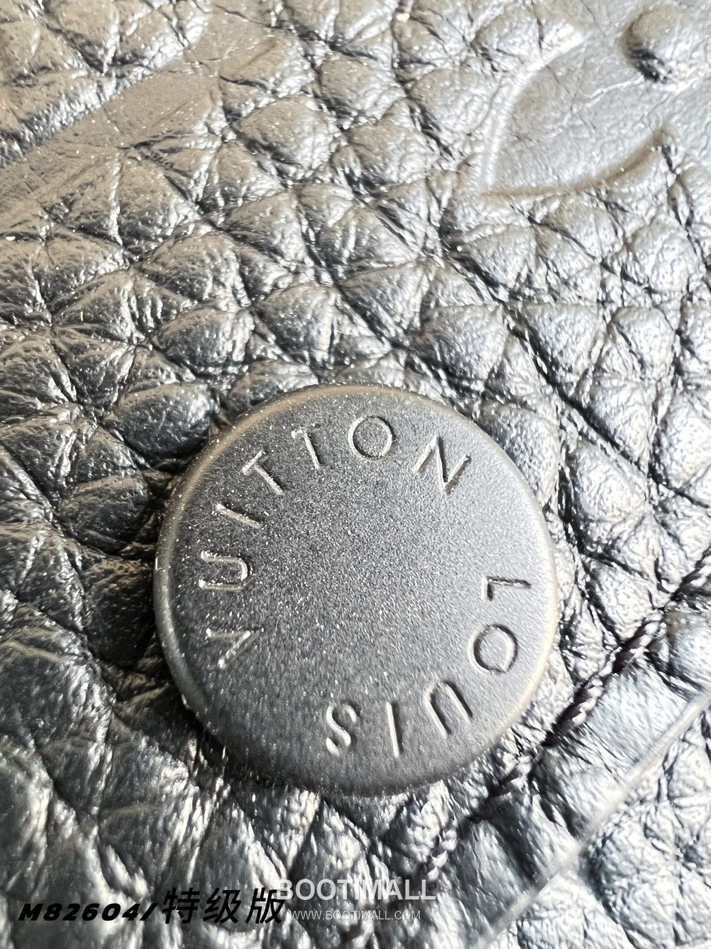 Louis Vuitton Key Pouch Taurillon Leather Key Holder Wallet with Snap Button Detail 루이비통 키 파우치 토리옹 레더 키홀더 스냅버튼 M82604 12cm 5