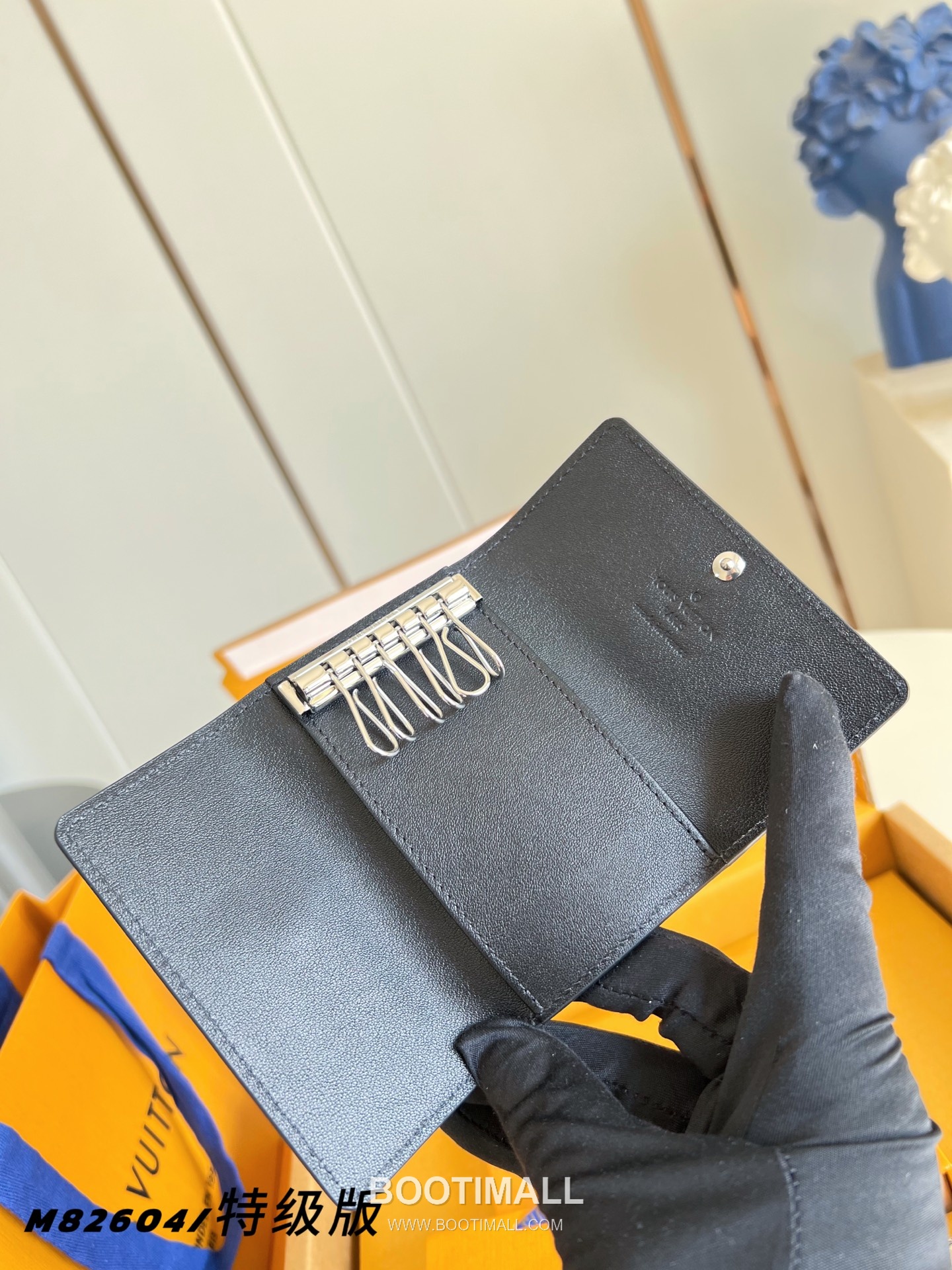 Louis Vuitton Key Pouch Taurillon Leather Key Holder Wallet with Snap Button Detail 루이비통 키 파우치 토리옹 레더 키홀더 스냅버튼 M82604 12cm 8