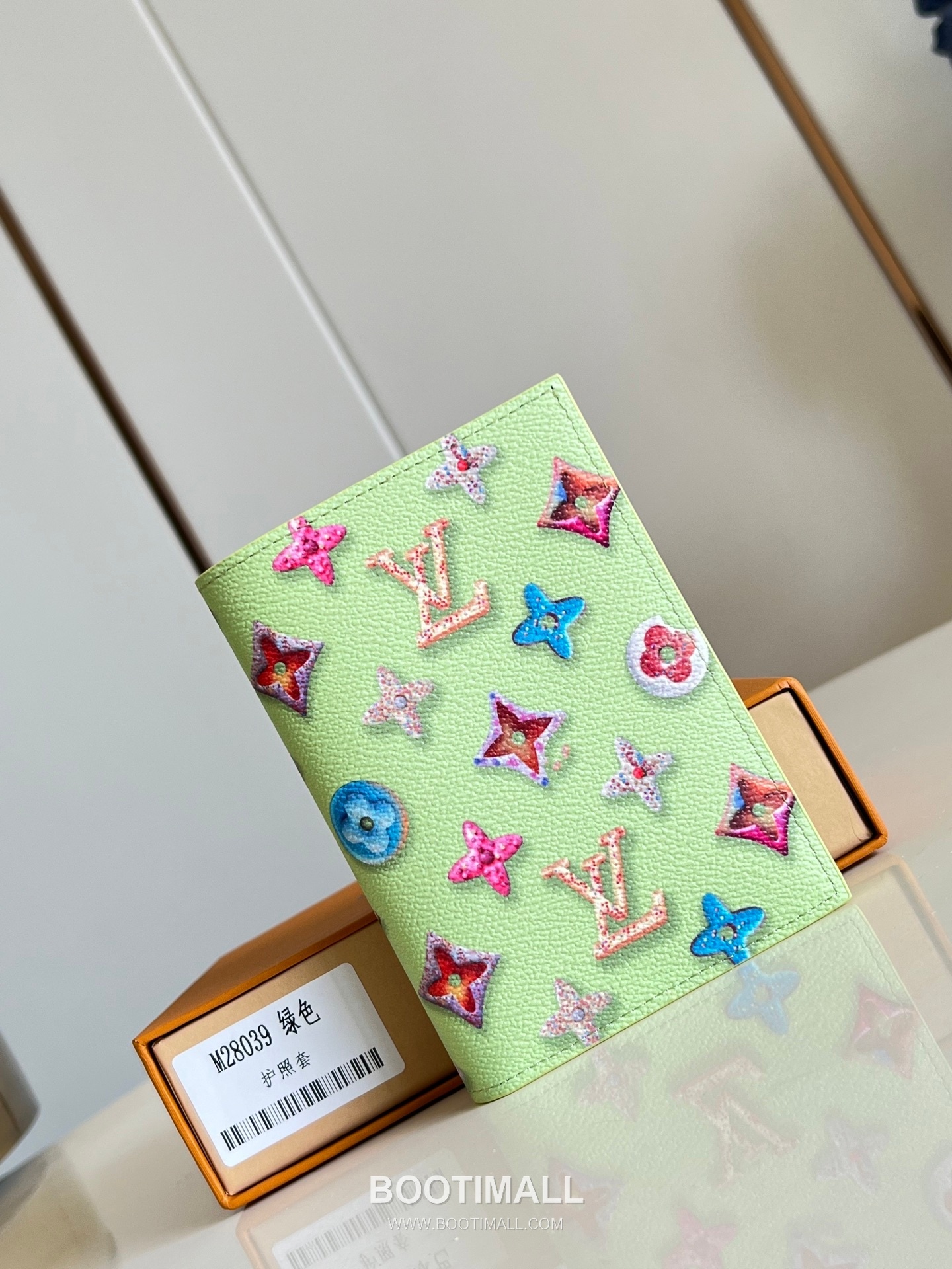 Louis Vuitton Monogram Canvas Passport Cover Wallet with Card Slots Detail 루이비통 모노그램 캔버스 여권지갑 카드슬롯 M28039 10cm 2