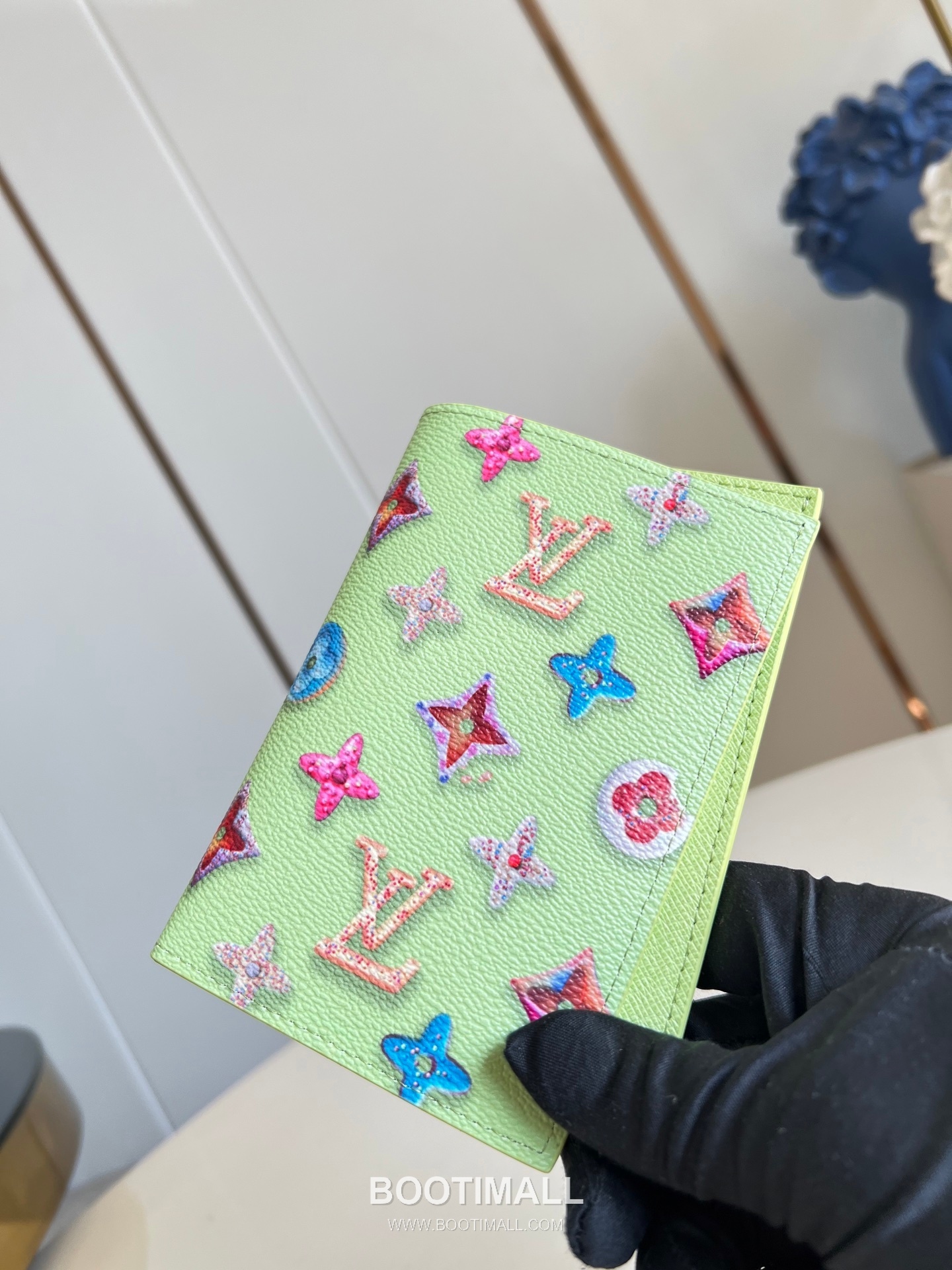 Louis Vuitton Monogram Canvas Passport Cover Wallet with Card Slots Detail 루이비통 모노그램 캔버스 여권지갑 카드슬롯 M28039 10cm 3