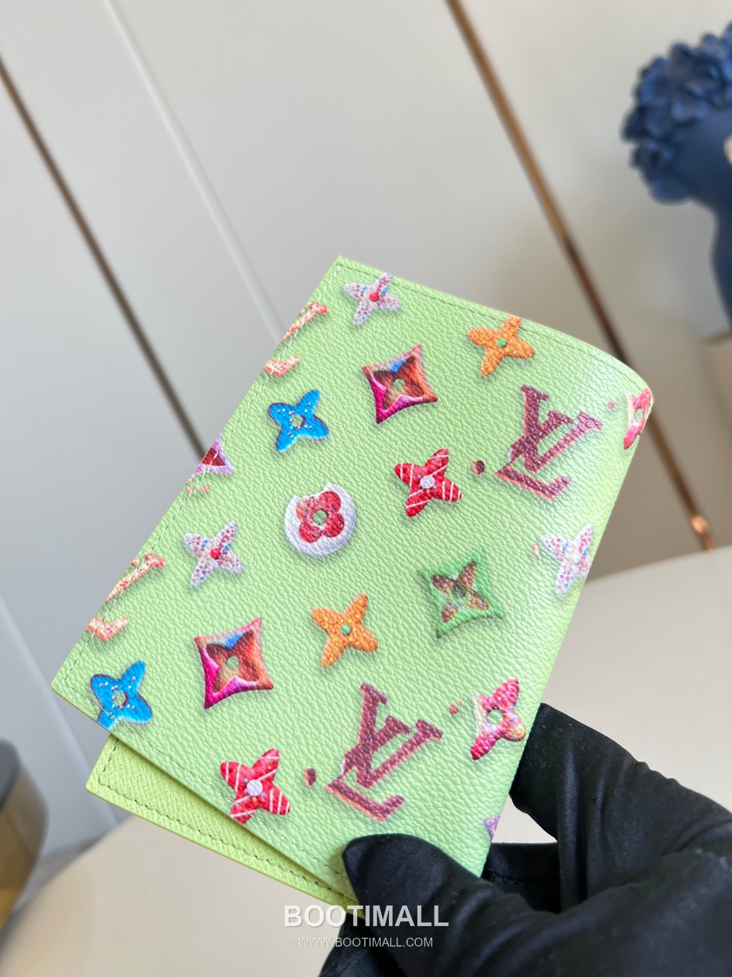 Louis Vuitton Monogram Canvas Passport Cover Wallet with Card Slots Detail 루이비통 모노그램 캔버스 여권지갑 카드슬롯 M28039 10cm 4