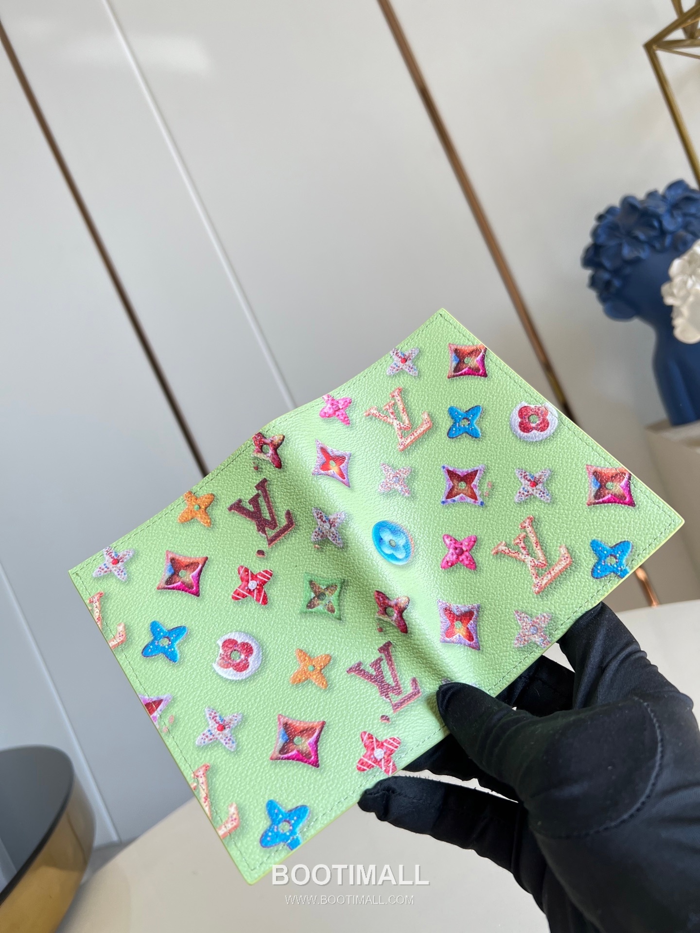 Louis Vuitton Monogram Canvas Passport Cover Wallet with Card Slots Detail 루이비통 모노그램 캔버스 여권지갑 카드슬롯 M28039 10cm 5