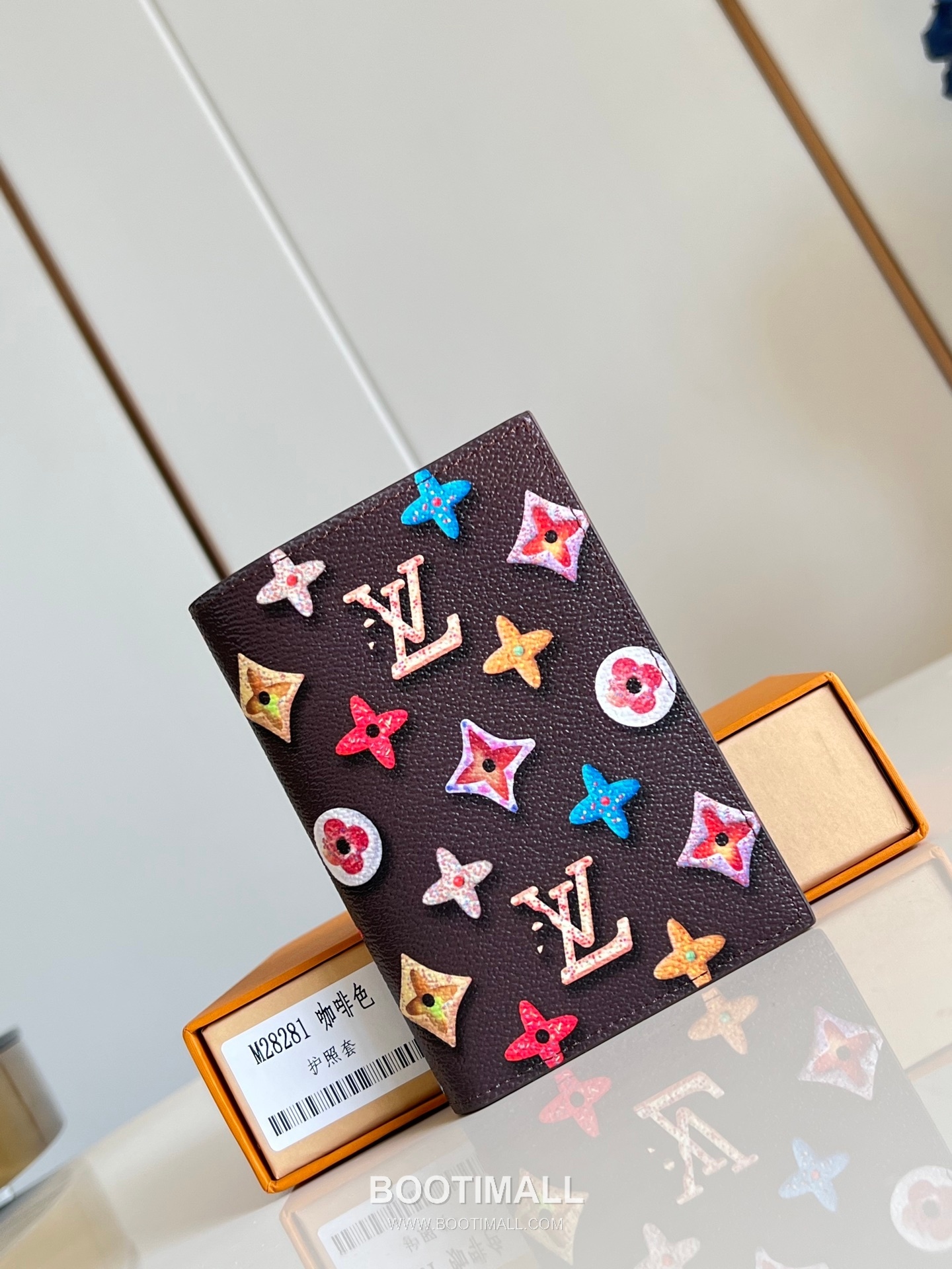 Louis Vuitton Monogram Canvas Passport Cover Wallet with Card Slots Detail 루이비통 모노그램 캔버스 여권지갑 카드슬롯 M28281 10cm 2
