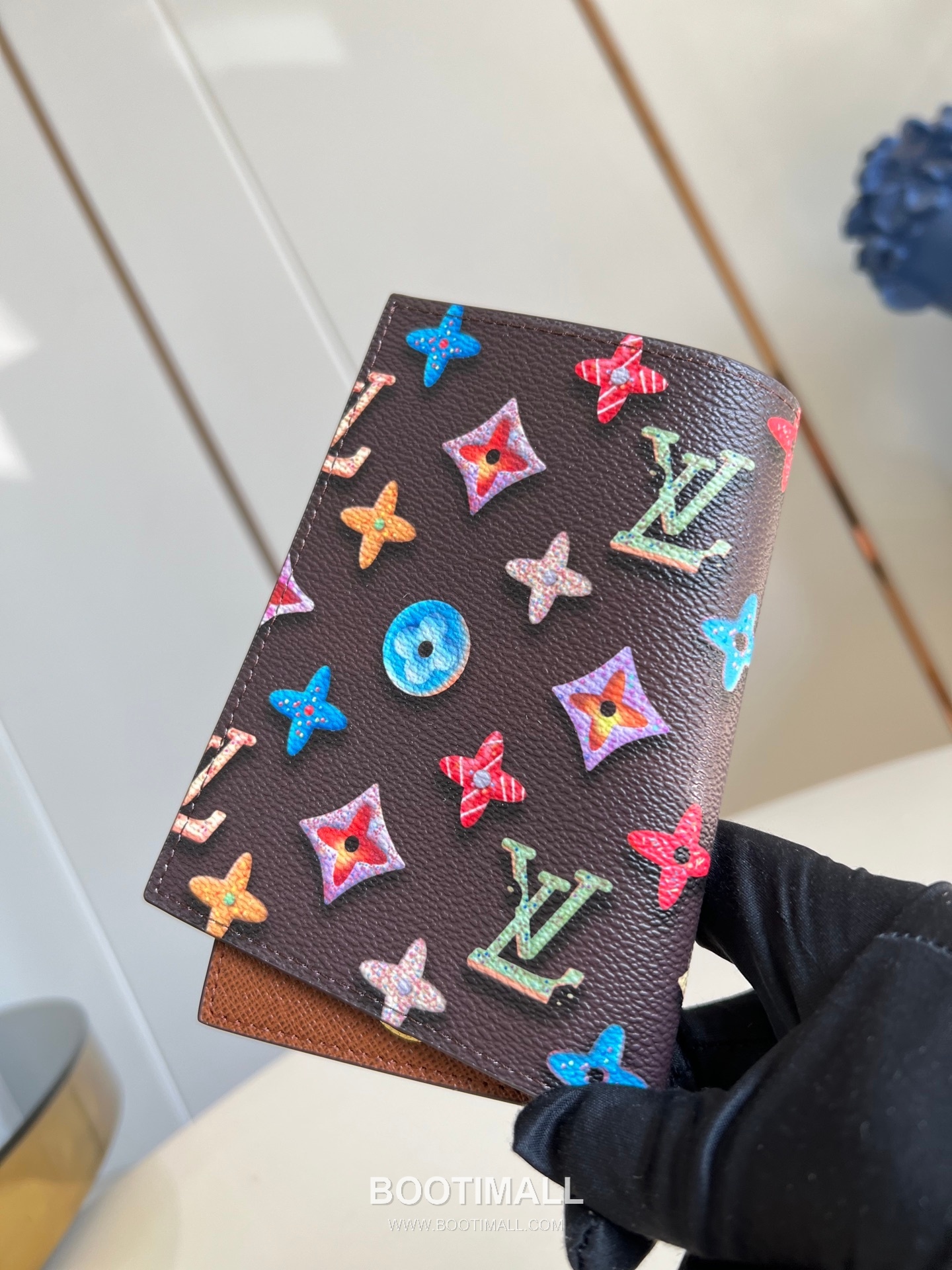 Louis Vuitton Monogram Canvas Passport Cover Wallet with Card Slots Detail 루이비통 모노그램 캔버스 여권지갑 카드슬롯 M28281 10cm 4