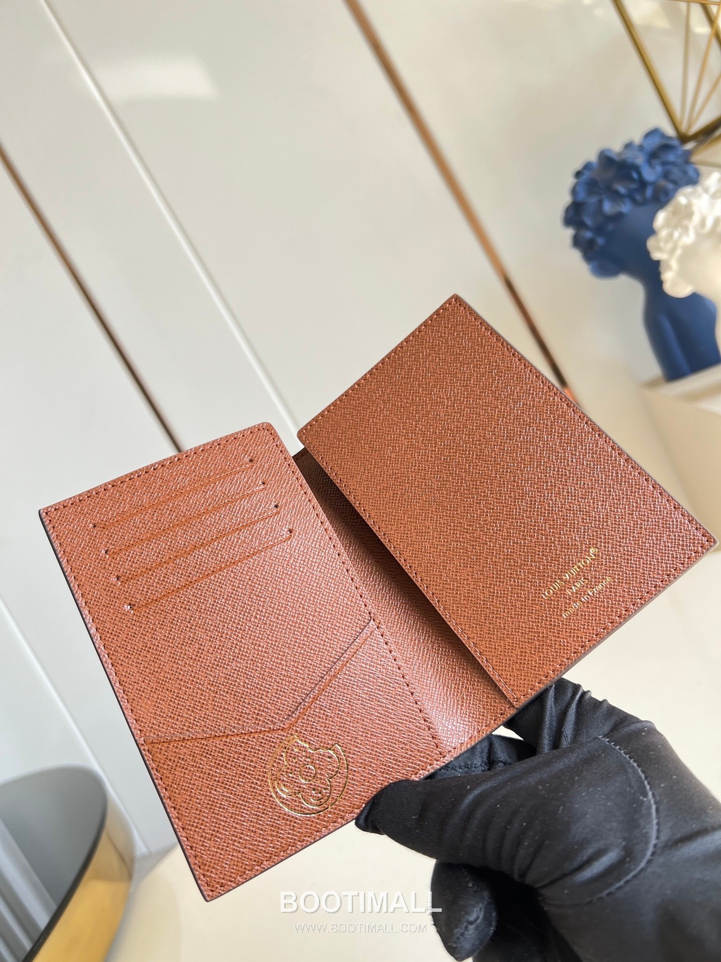 Louis Vuitton Monogram Canvas Passport Cover Wallet with Card Slots Detail 루이비통 모노그램 캔버스 여권지갑 카드슬롯 M28281 10cm 6