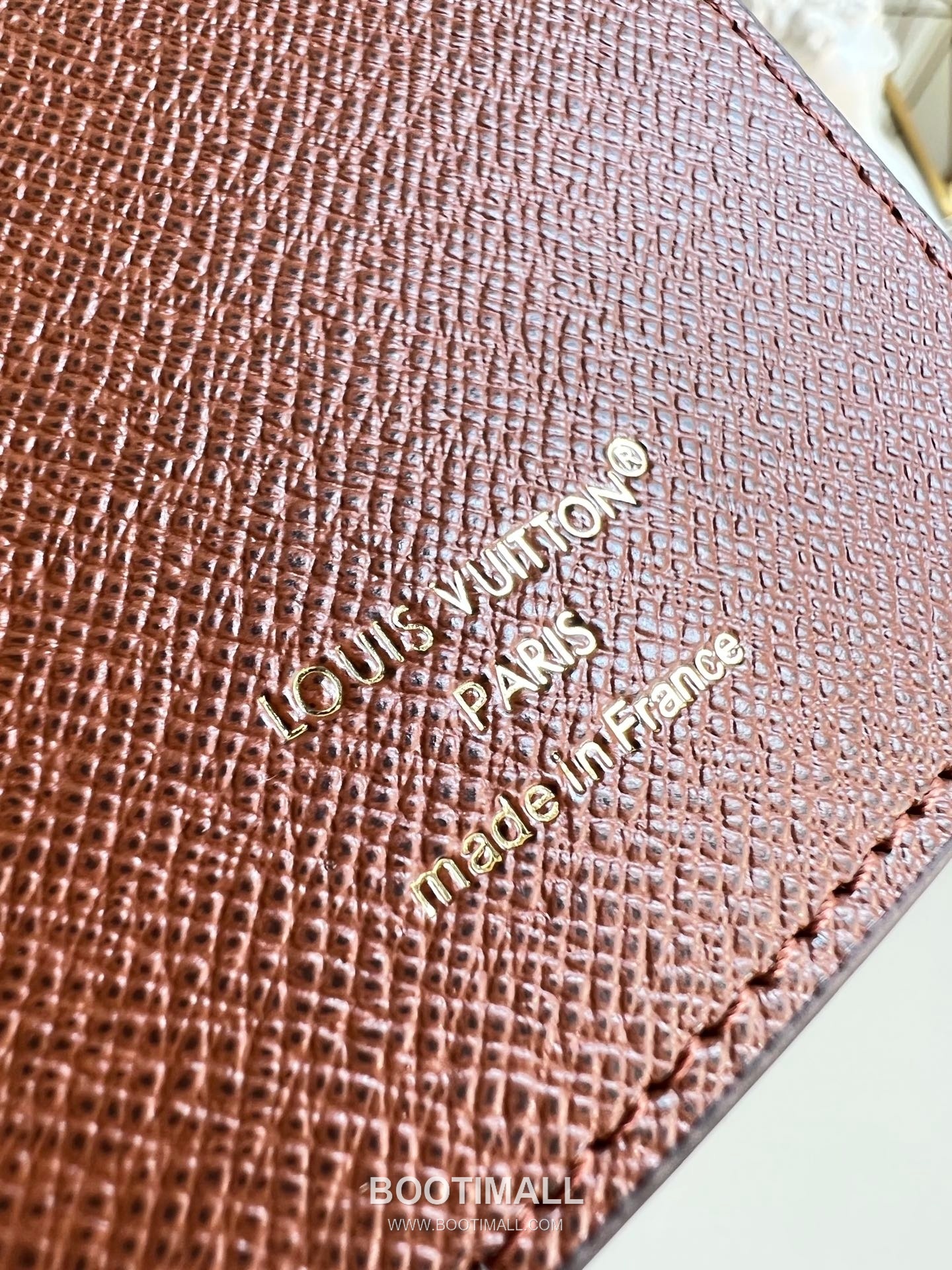 Louis Vuitton Monogram Canvas Passport Cover Wallet with Card Slots Detail 루이비통 모노그램 캔버스 여권지갑 카드슬롯 M28281 10cm 9