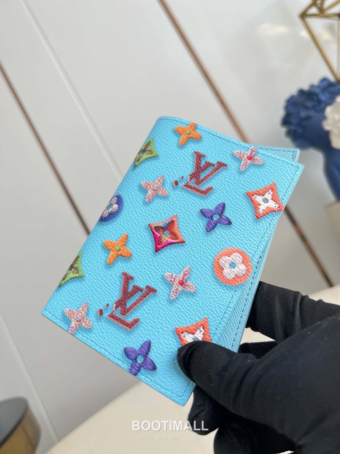 Louis Vuitton Monogram Canvas Passport Cover Wallet with Card Slots Detail 루이비통 모노그램 캔버스 여권지갑 카드슬롯 M28040 10cm 3