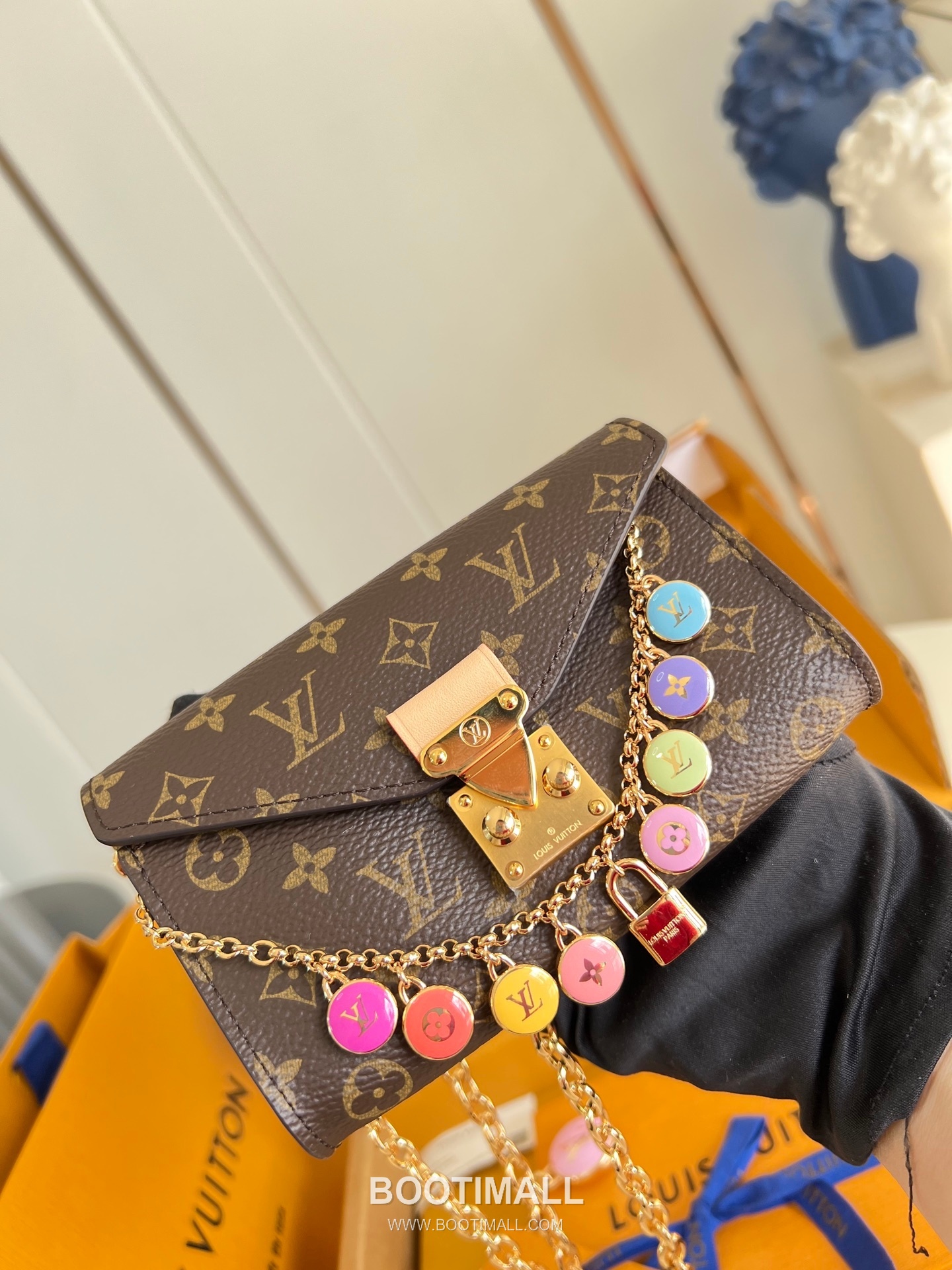Louis Vuitton Pouch Métis Monogram Canvas Belt Bag with Chain Strap Detail 루이비통 파우치 메티스 모노그램 캔버스 벨트백 체인스트랩 M4588Z 8cm 3