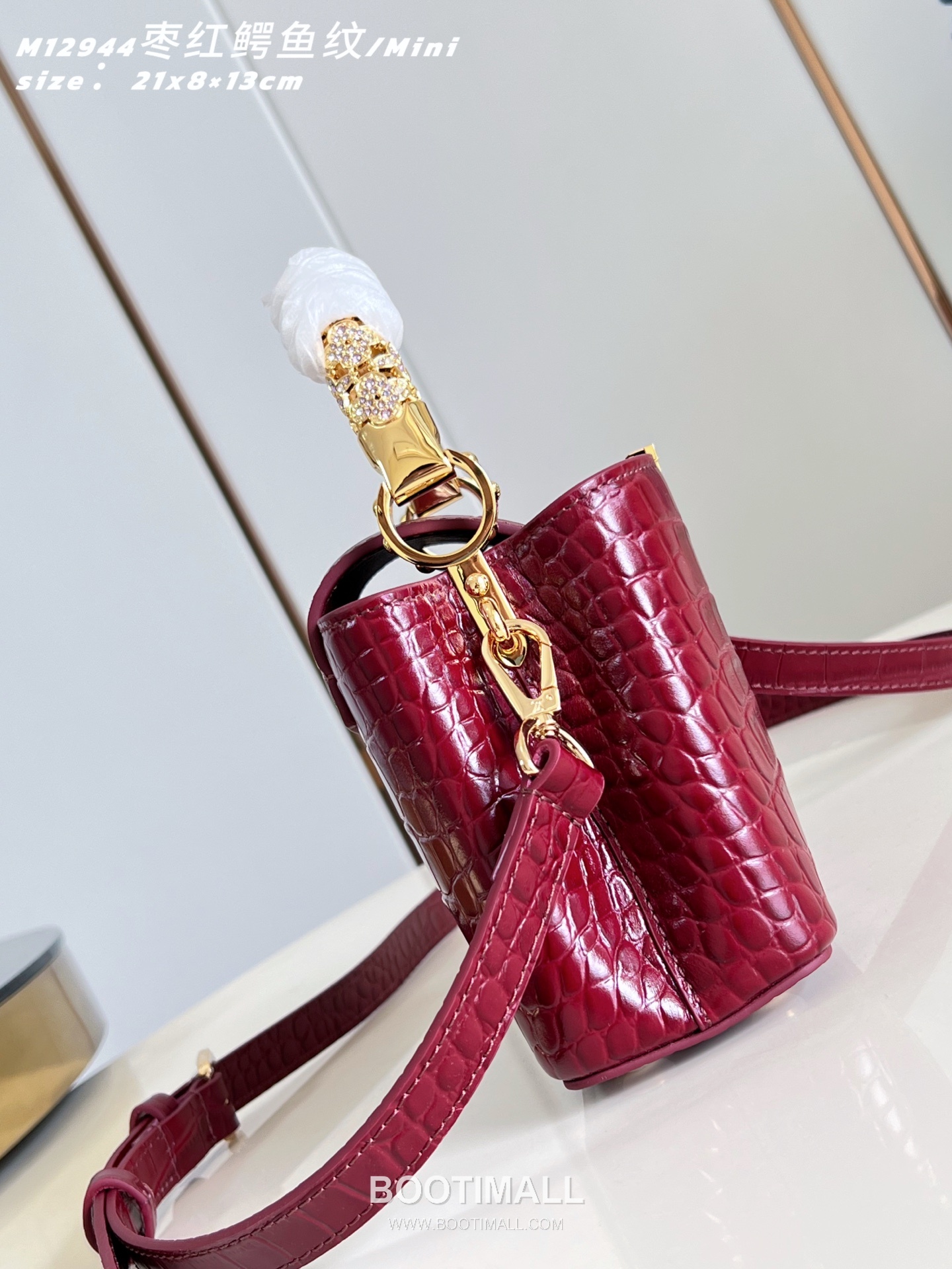 Louis Vuitton Capucines Mini Taurillon Leather Top Handle Bag with Rhinestone LV Detail 루이비통 카퓌신 미니 토리옹 레더 탑핸들 토트백 라인스톤LV M12944 21cm 4