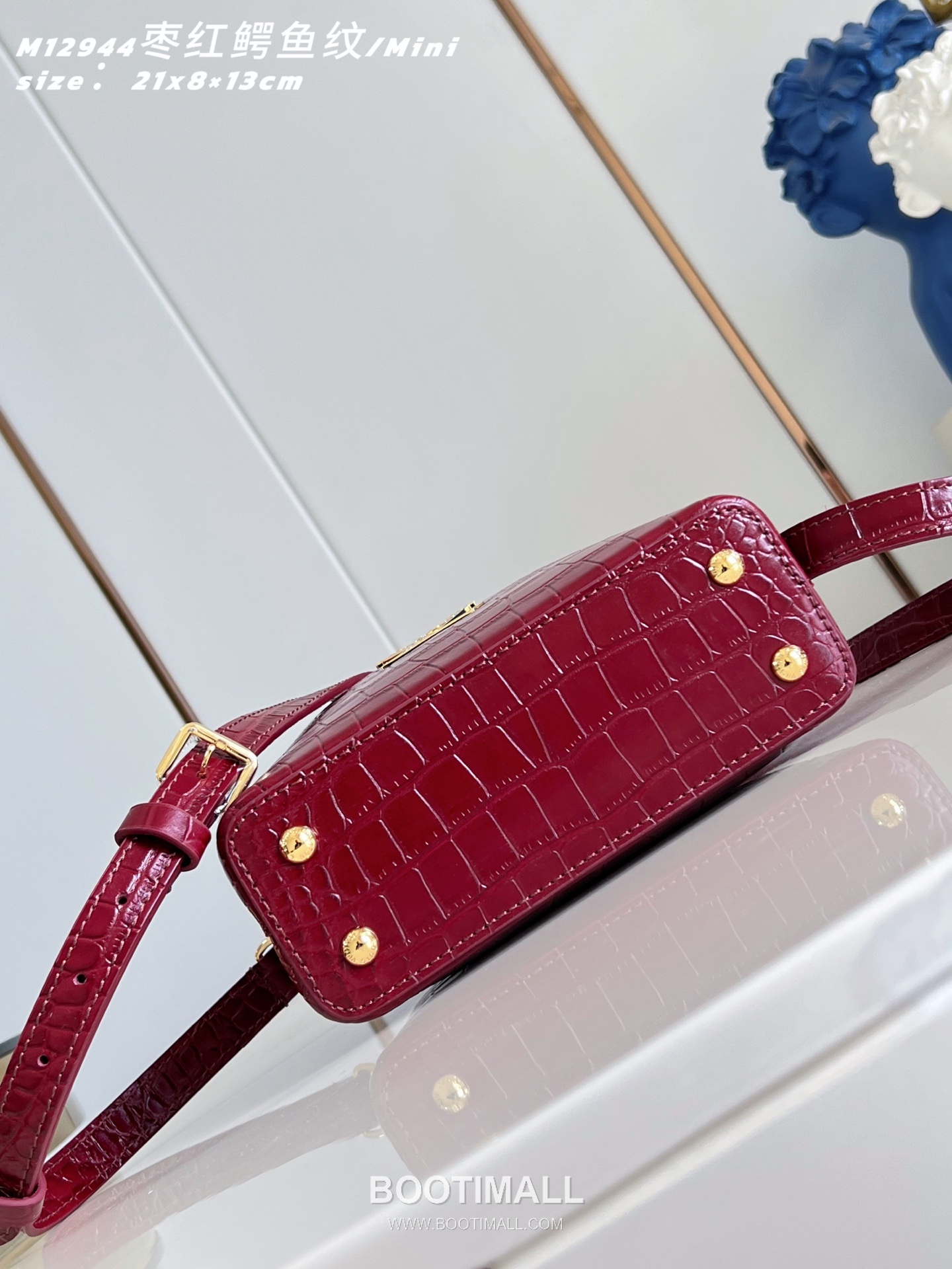 Louis Vuitton Capucines Mini Taurillon Leather Top Handle Bag with Rhinestone LV Detail 루이비통 카퓌신 미니 토리옹 레더 탑핸들 토트백 라인스톤LV M12944 21cm 6