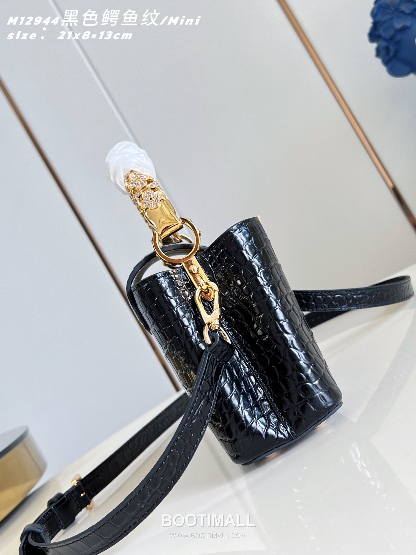 Louis Vuitton Capucines Mini Taurillon Leather Top Handle Bag with Rhinestone LV Detail 루이비통 카퓌신 미니 토리옹 레더 탑핸들 토트백 라인스톤LV M12944 21cm 4