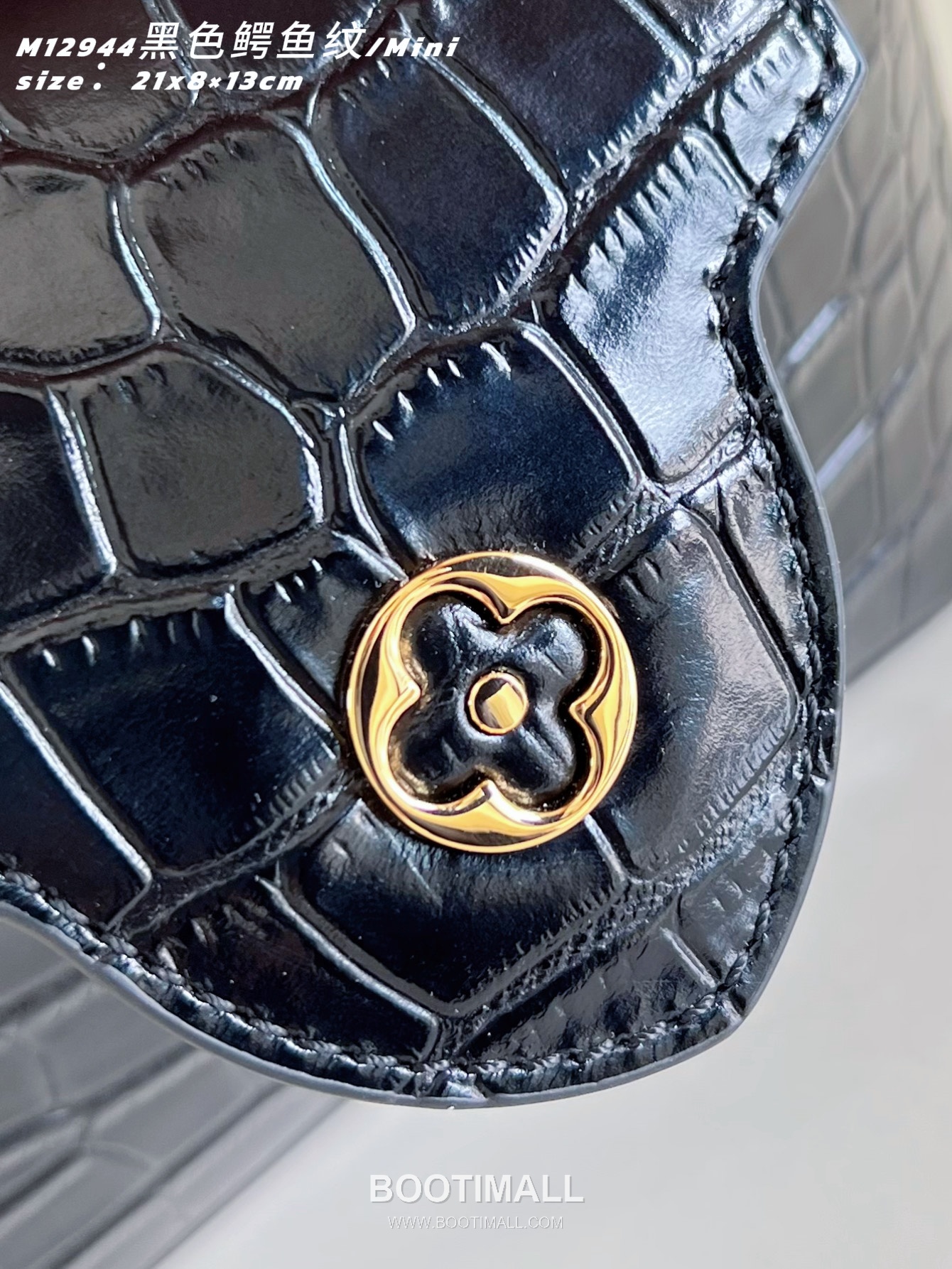 Louis Vuitton Capucines Mini Taurillon Leather Top Handle Bag with Rhinestone LV Detail 루이비통 카퓌신 미니 토리옹 레더 탑핸들 토트백 라인스톤LV M12944 21cm 8