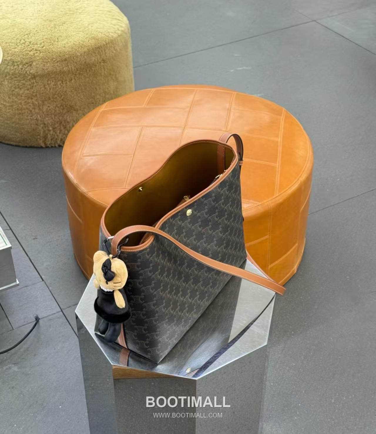 Louis Vuitton Monogram Canvas Cowhide Leather Tote Bag with Structured Body Detail 루이비통 모노그램 캔버스 카우하이드 토트백 스트럭처드바디 123912 32.5cm 7